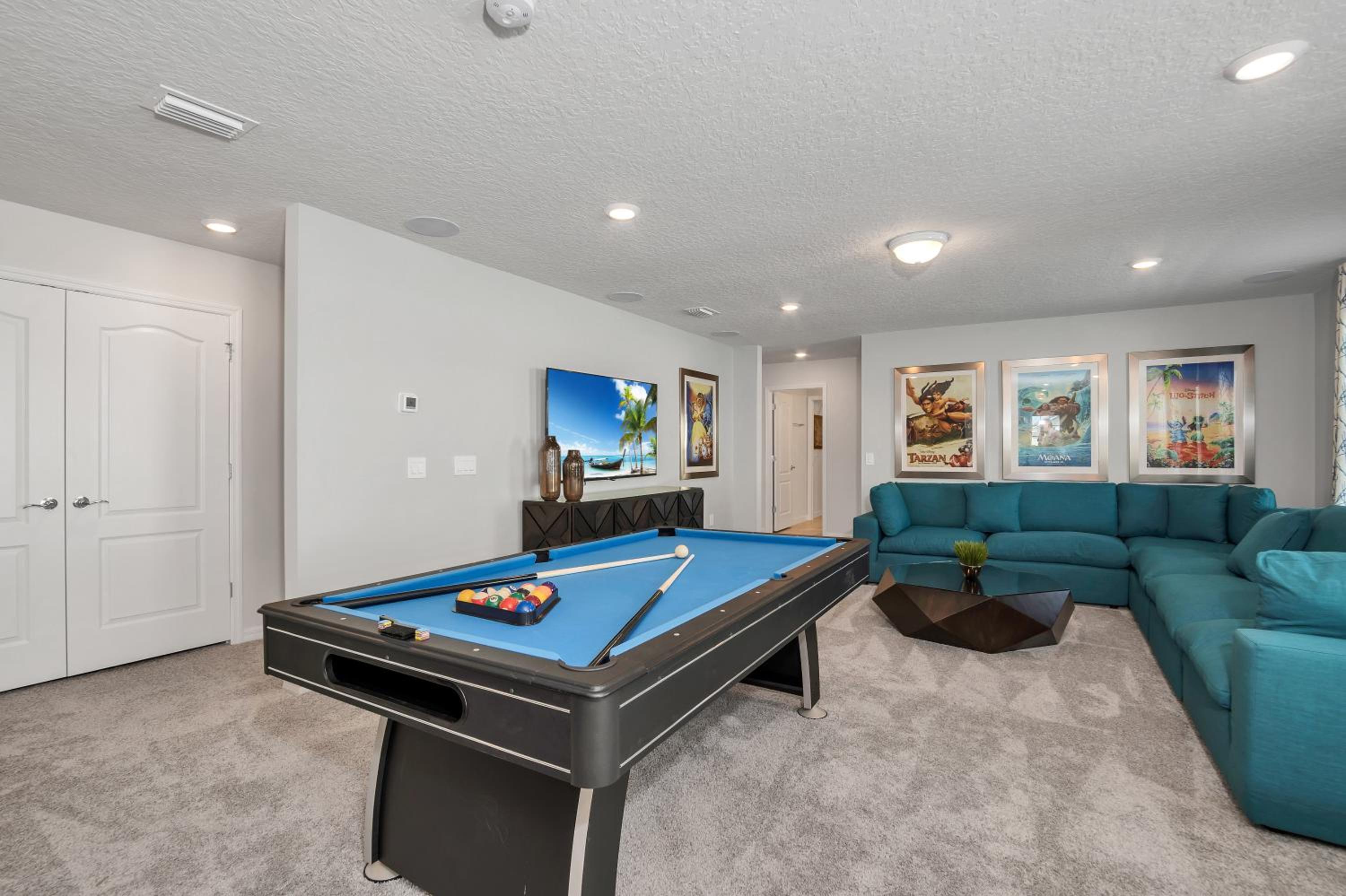 Six-Bedroom House - Photo 45