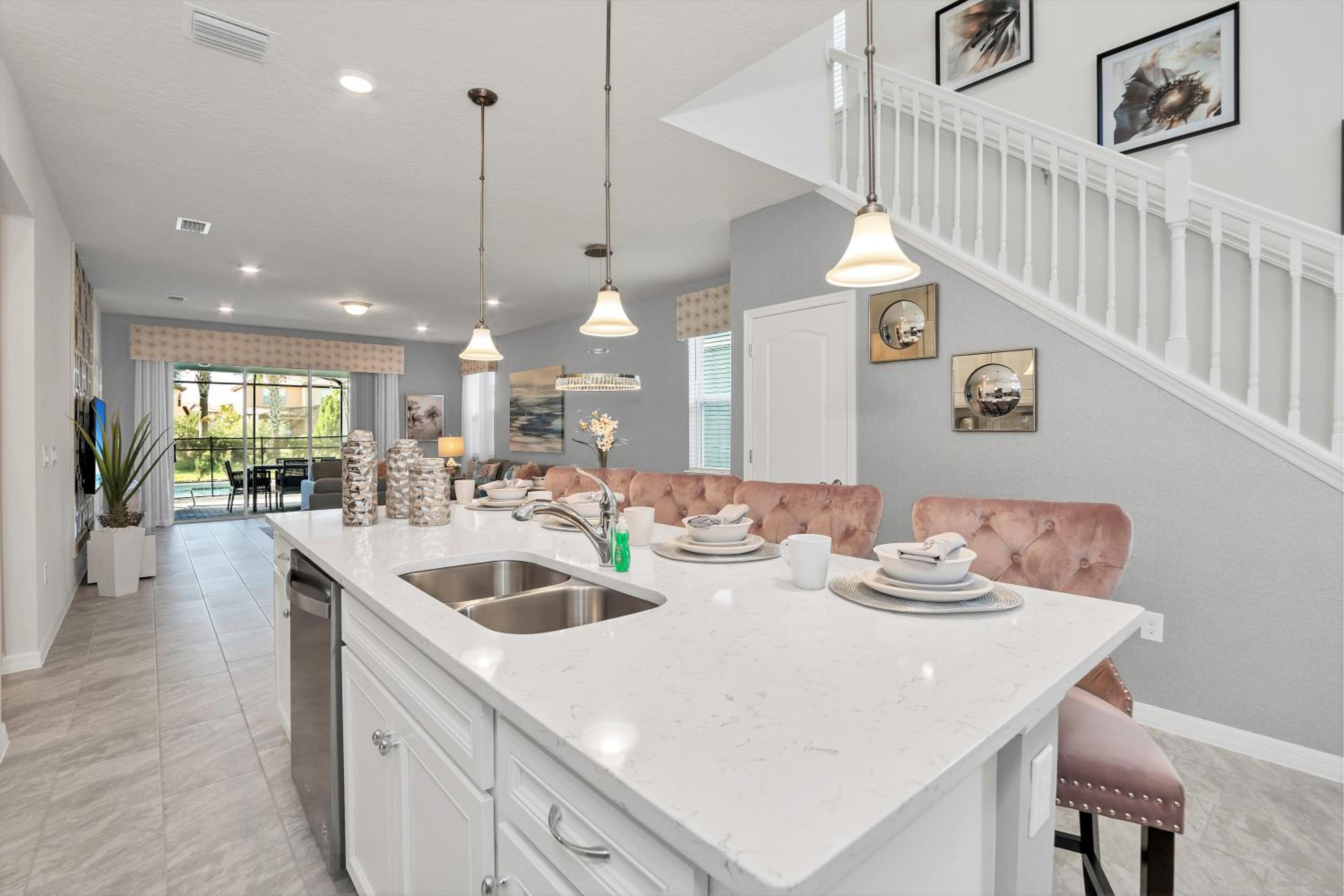 Six-Bedroom House - Photo 16