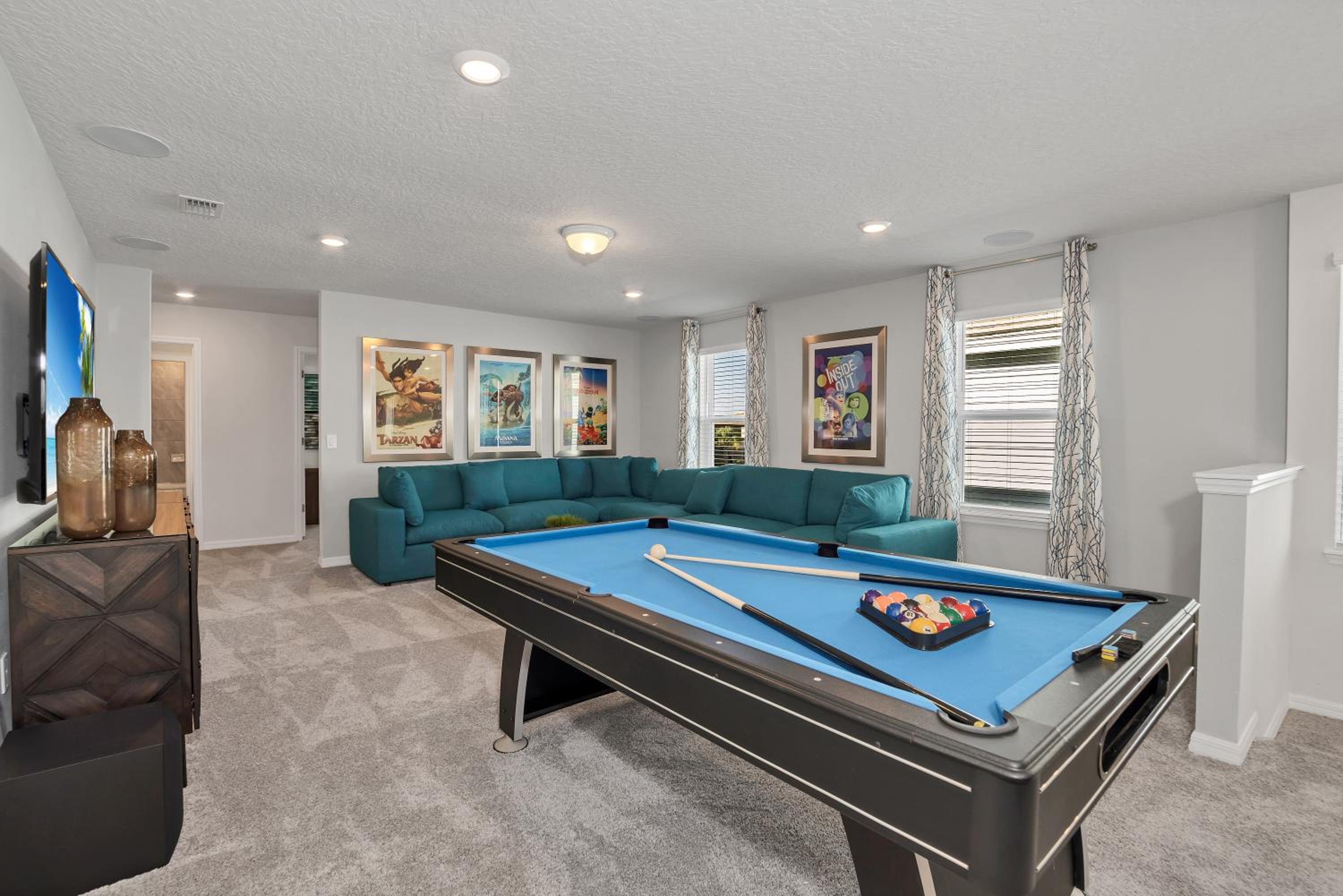 Six-Bedroom House - Photo 8