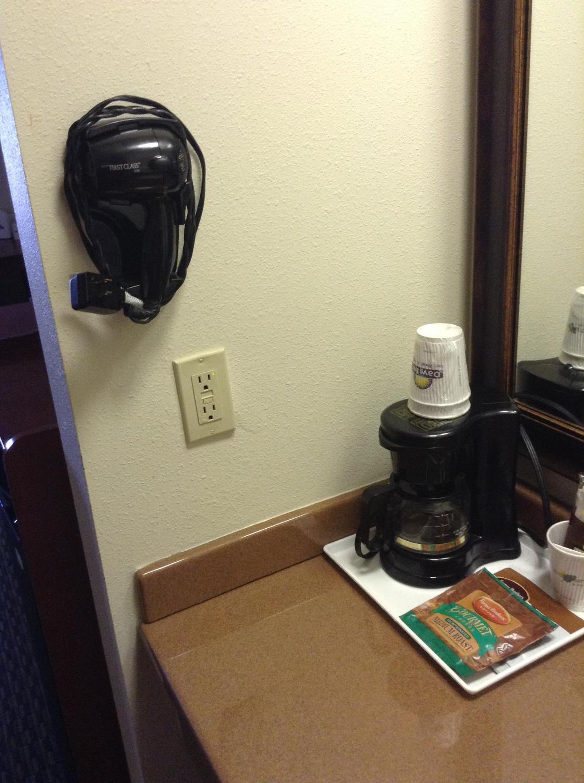 King Room - Non-Smoking - Photo 5
