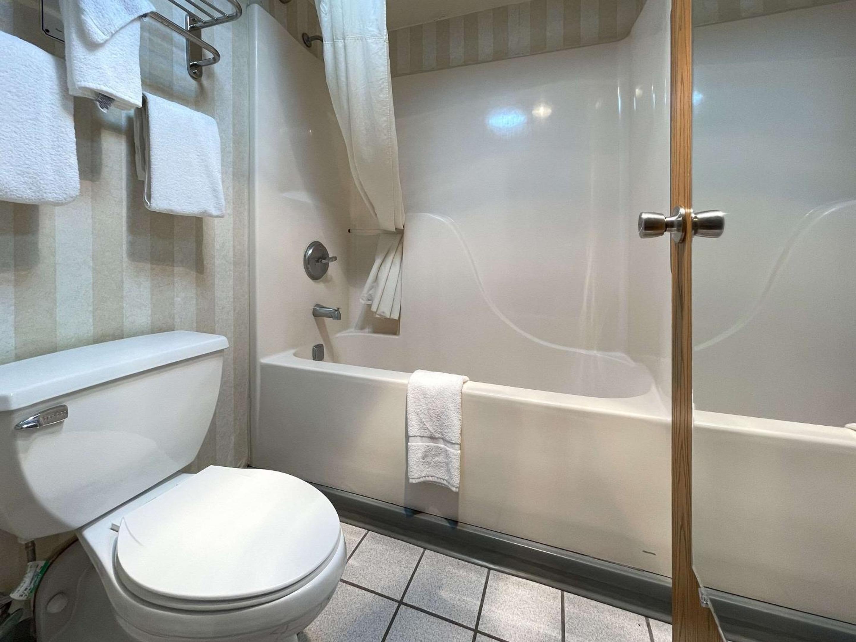 Double Room - Smoking - Photo 3