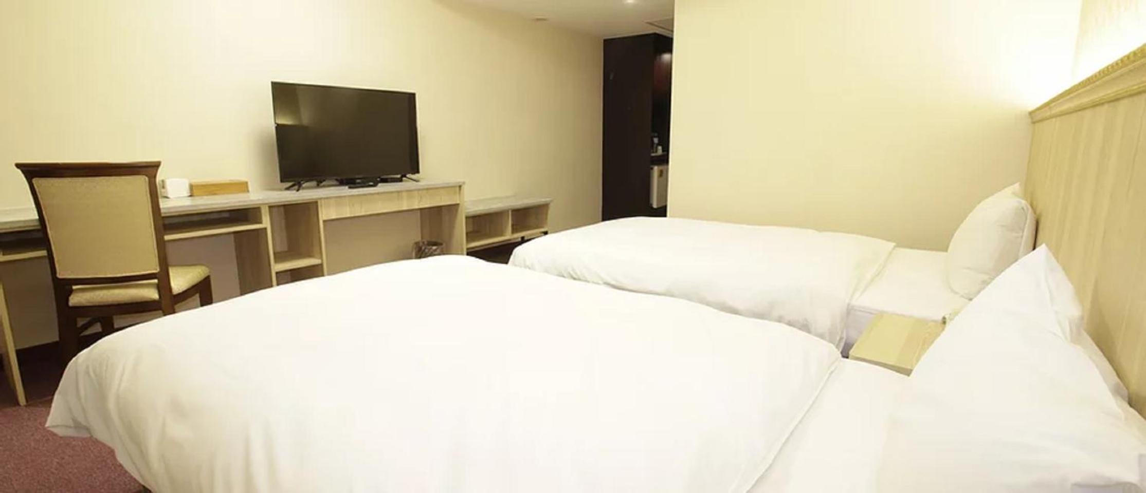 Standard Twin Room - Photo 3