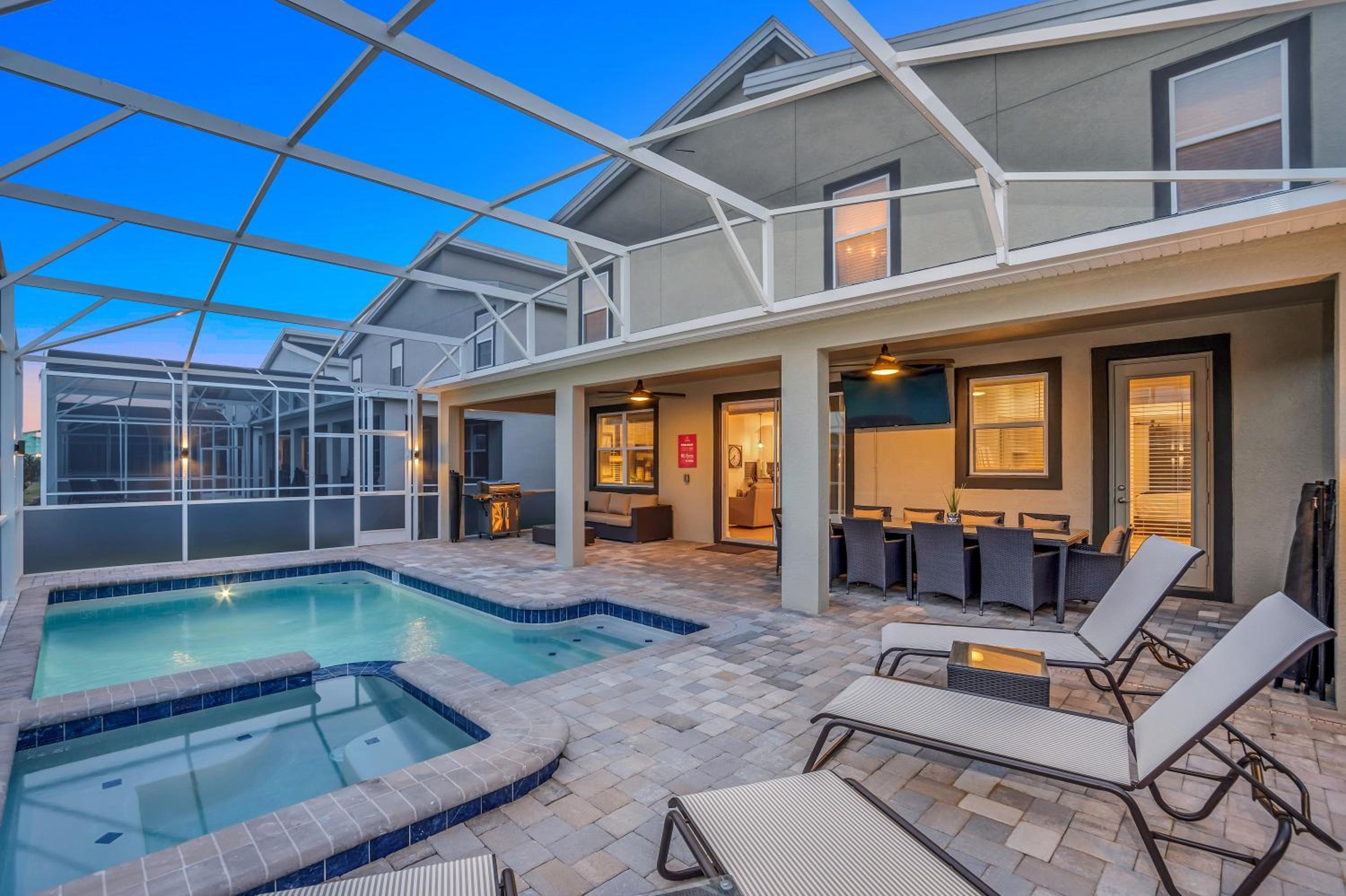 Eight-Bedroom House - Photo 12