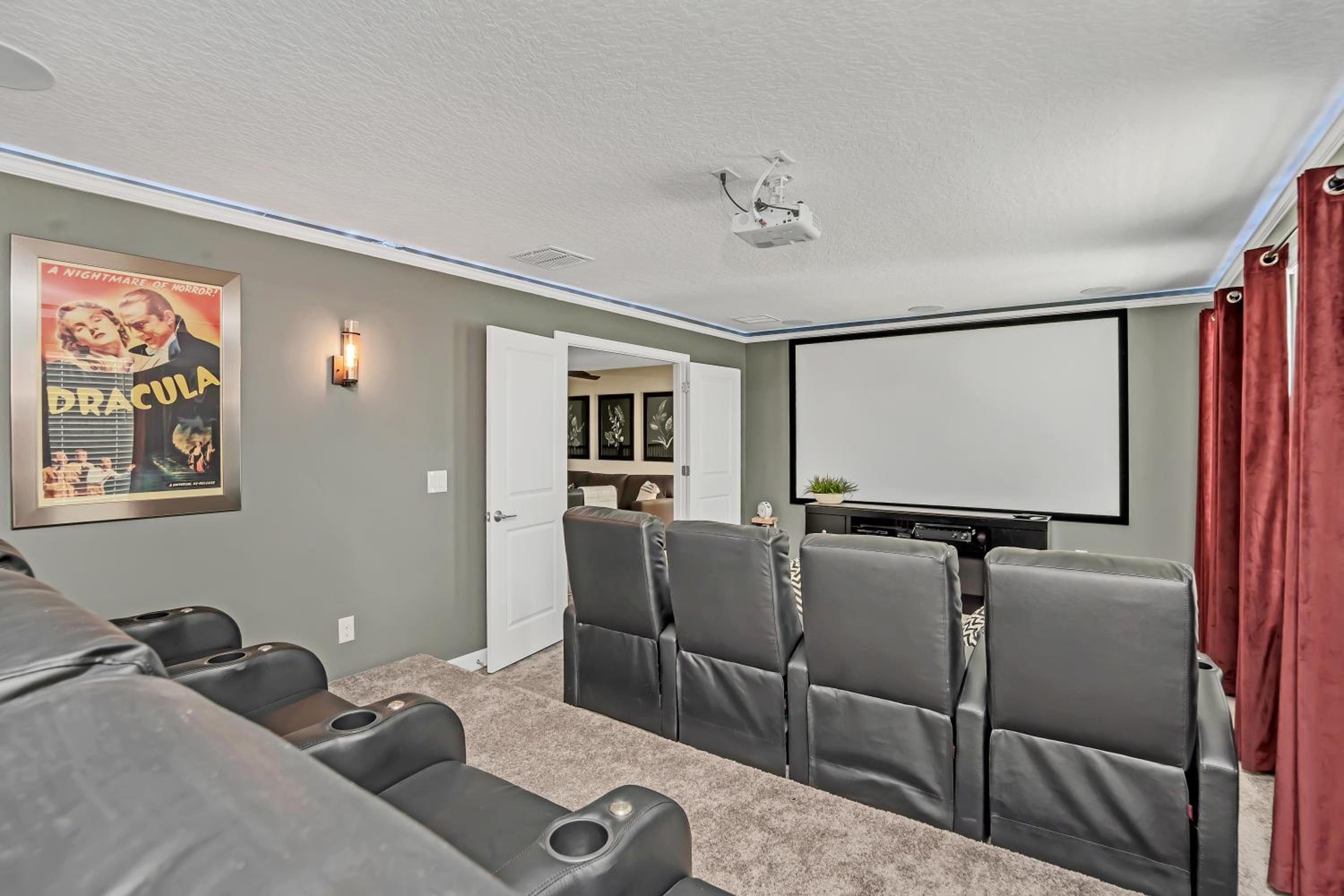 Eight-Bedroom House - Photo 46
