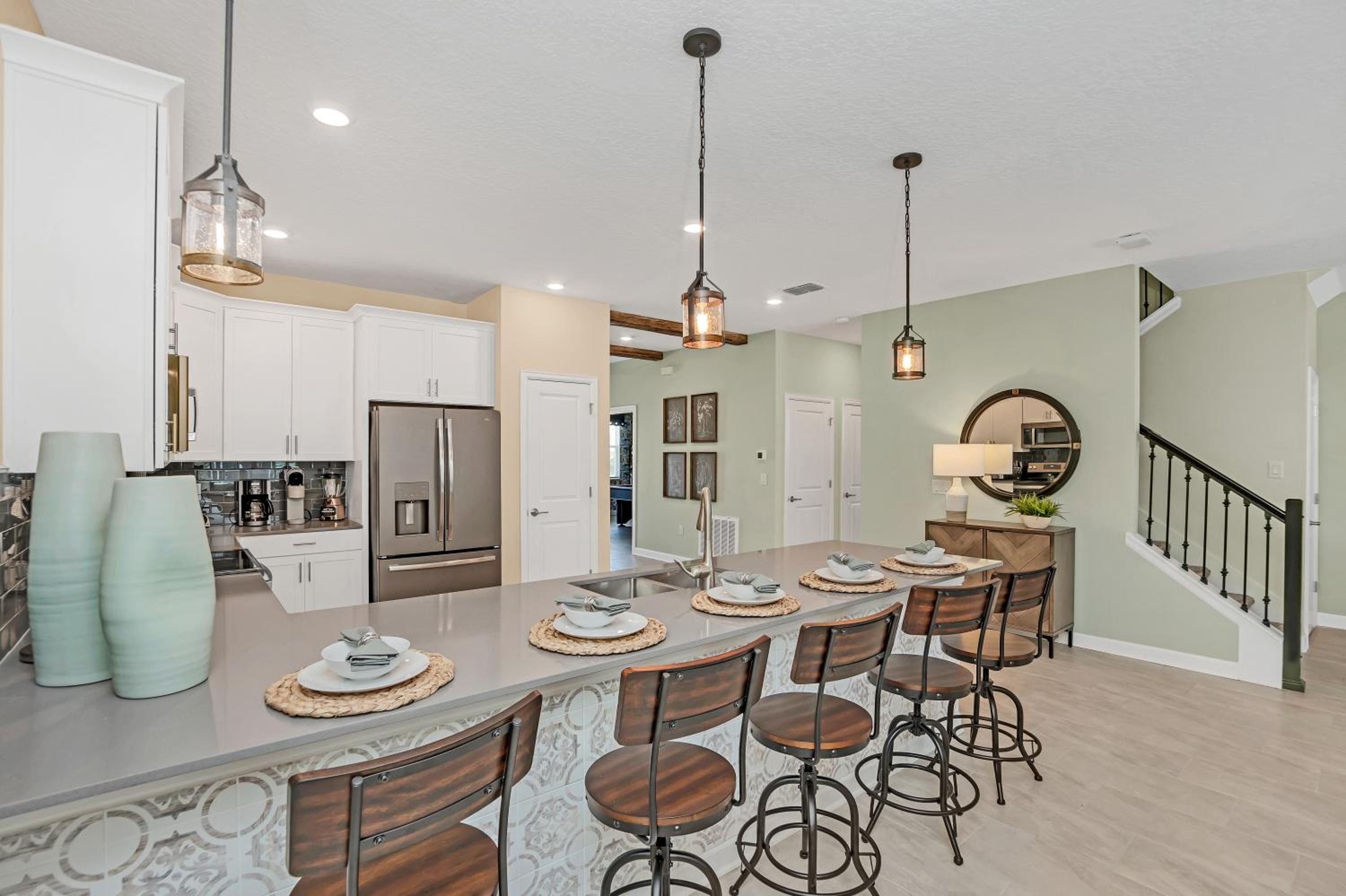 Eight-Bedroom House - Photo 6