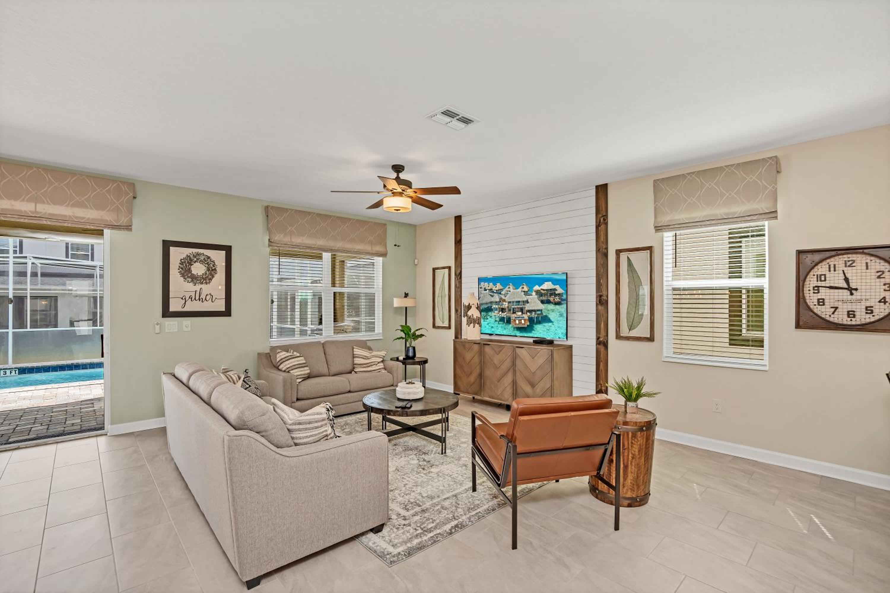 Eight-Bedroom House - Photo 11