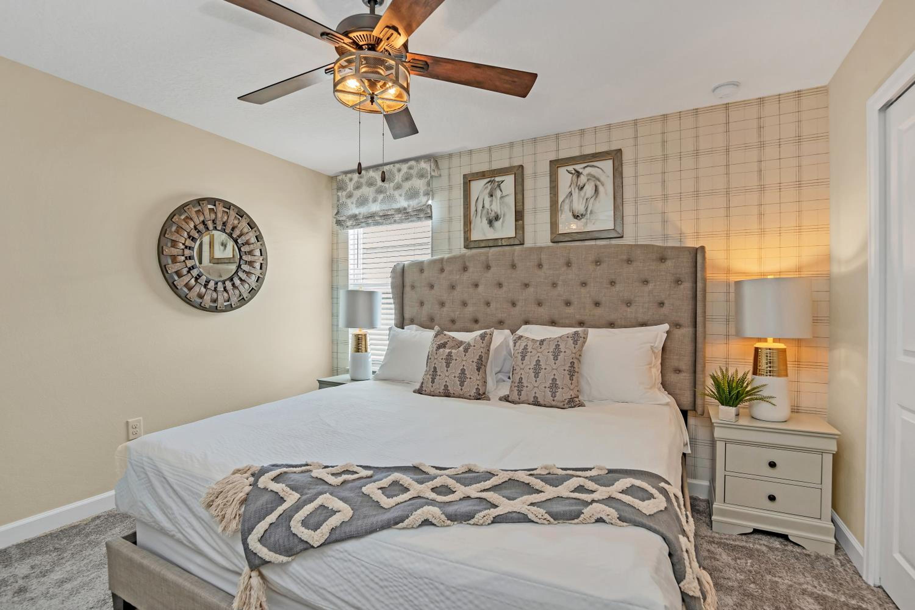 Eight-Bedroom House - Photo 42
