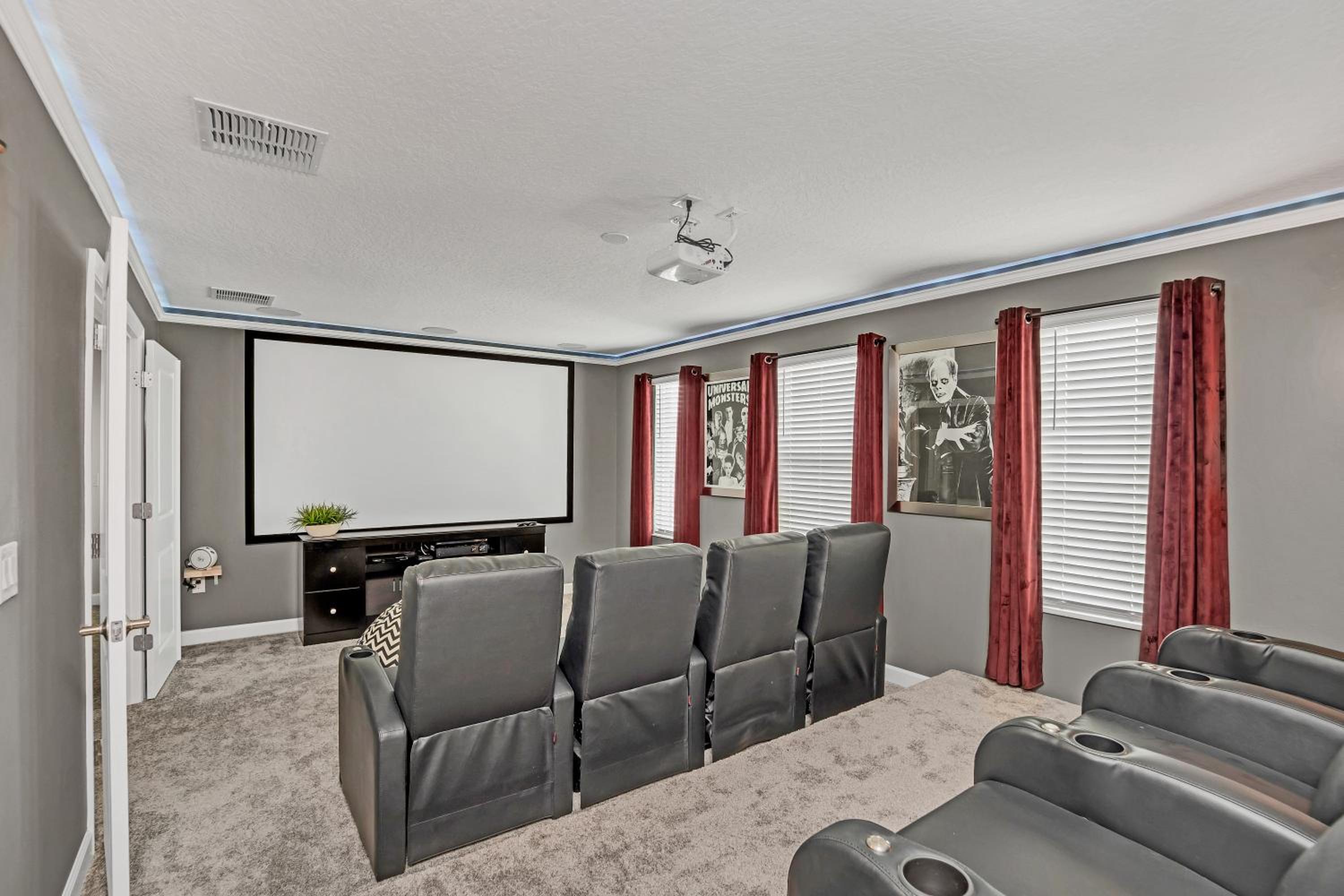 Eight-Bedroom House - Photo 19