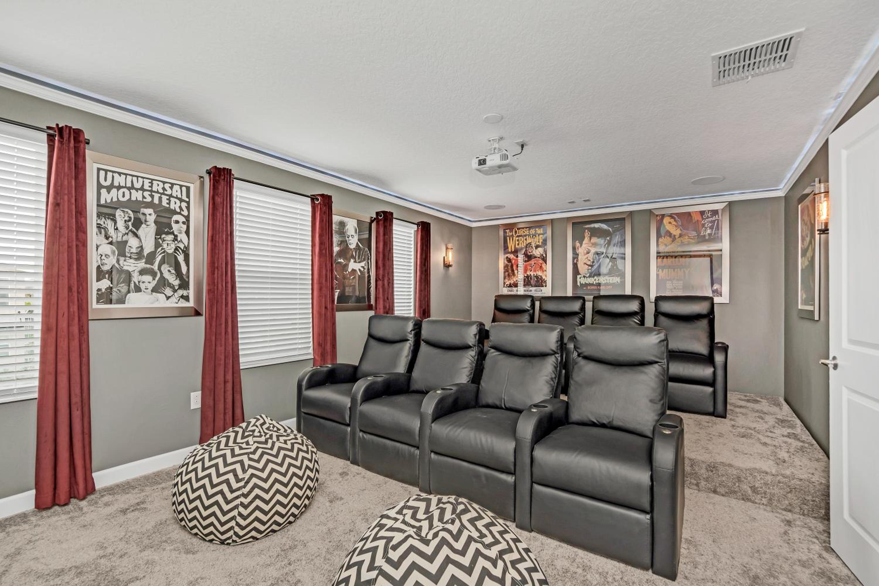 Eight-Bedroom House - Photo 22