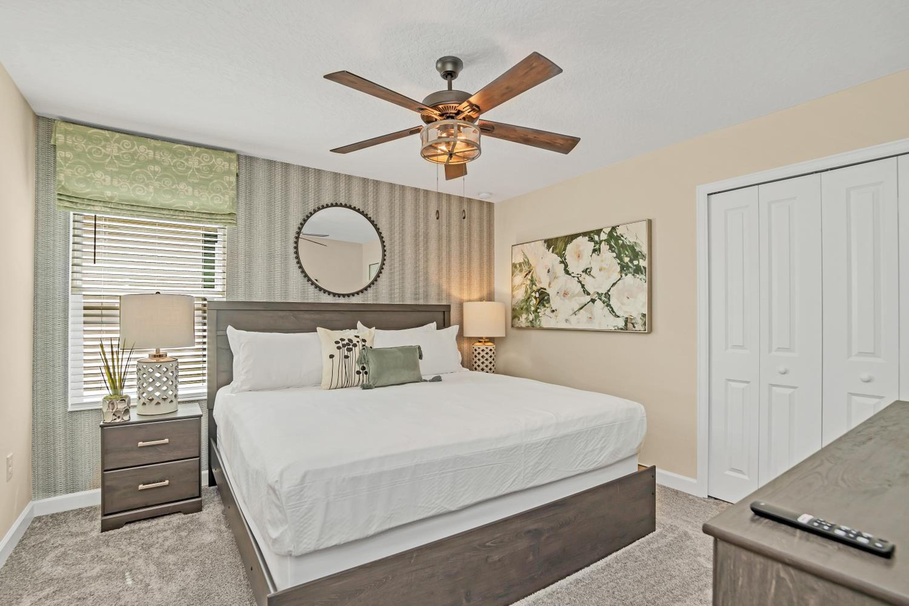 Eight-Bedroom House - Photo 58