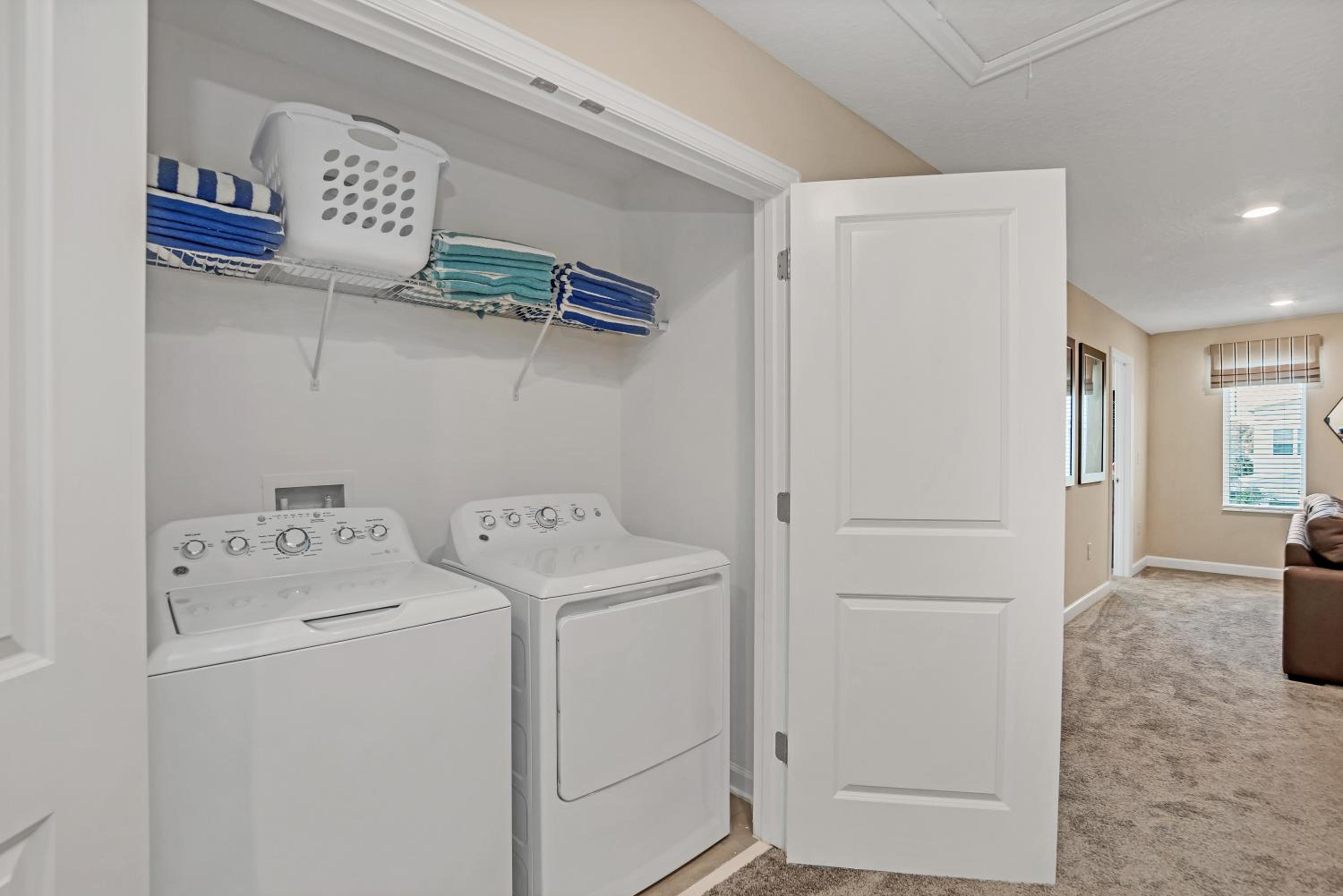 Eight-Bedroom House - Photo 15