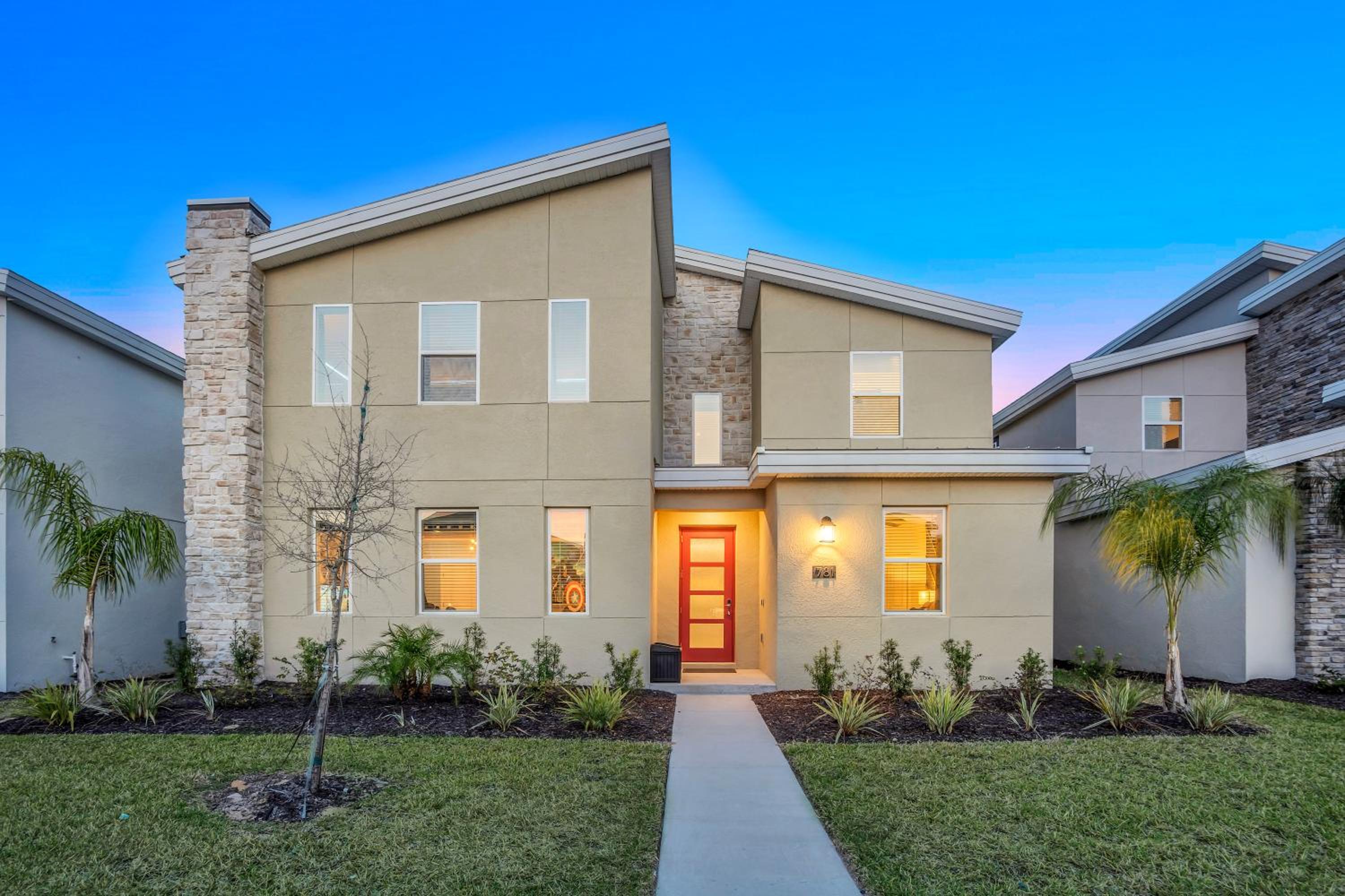 Eight-Bedroom House - Photo 64