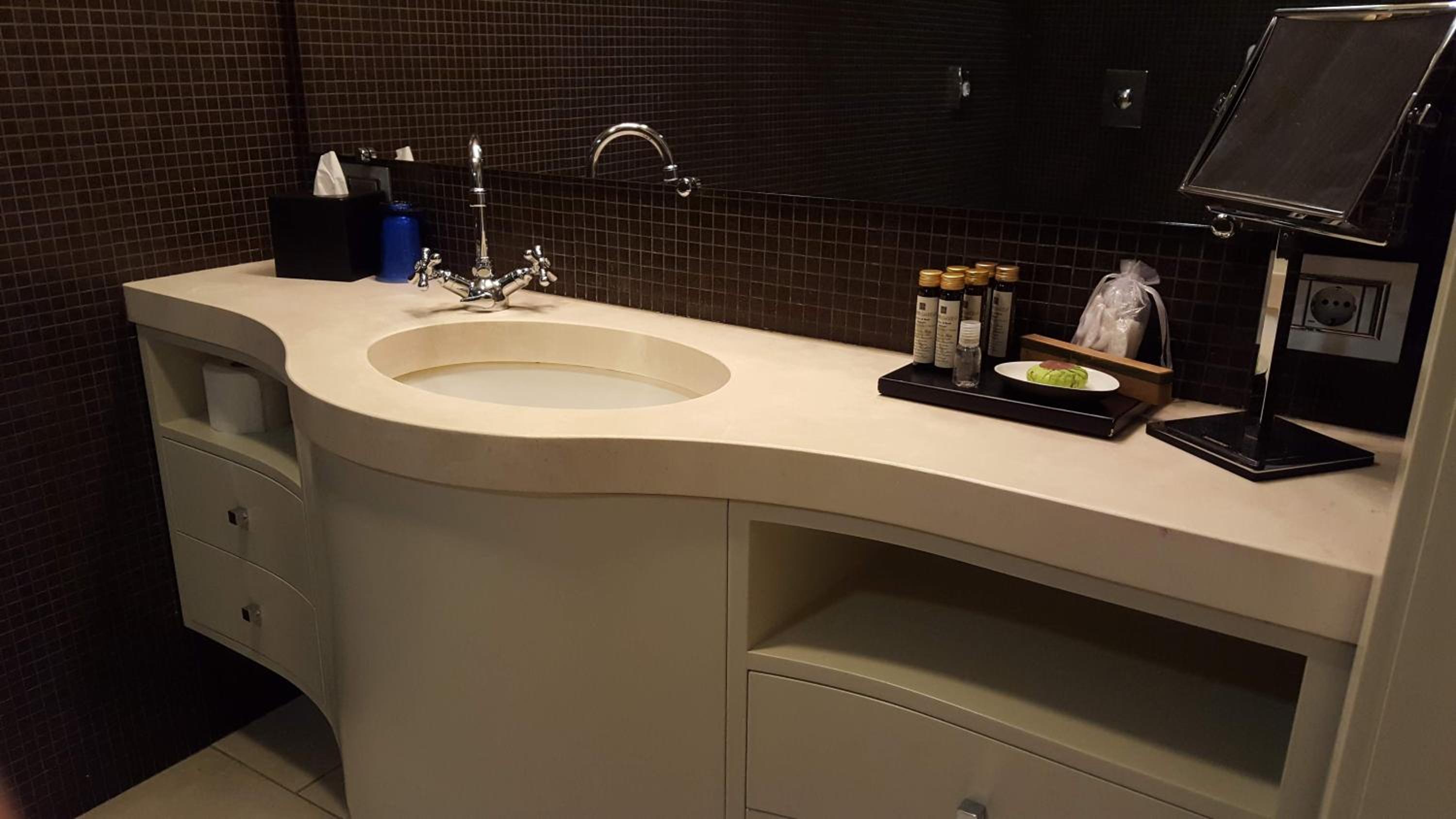 Art Room Suite - Photo 9