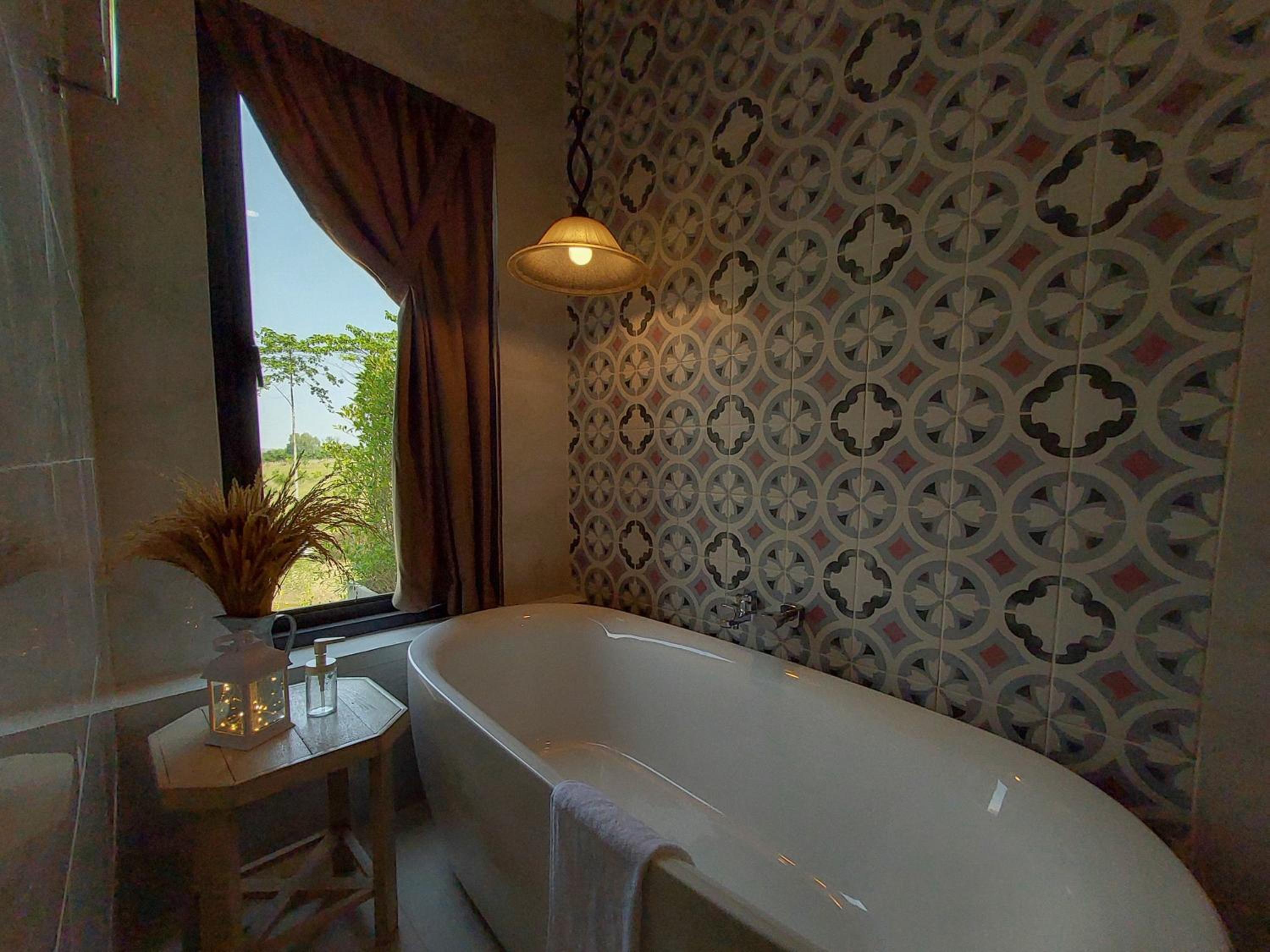 Deluxe Double Room with Bath - Photo 2