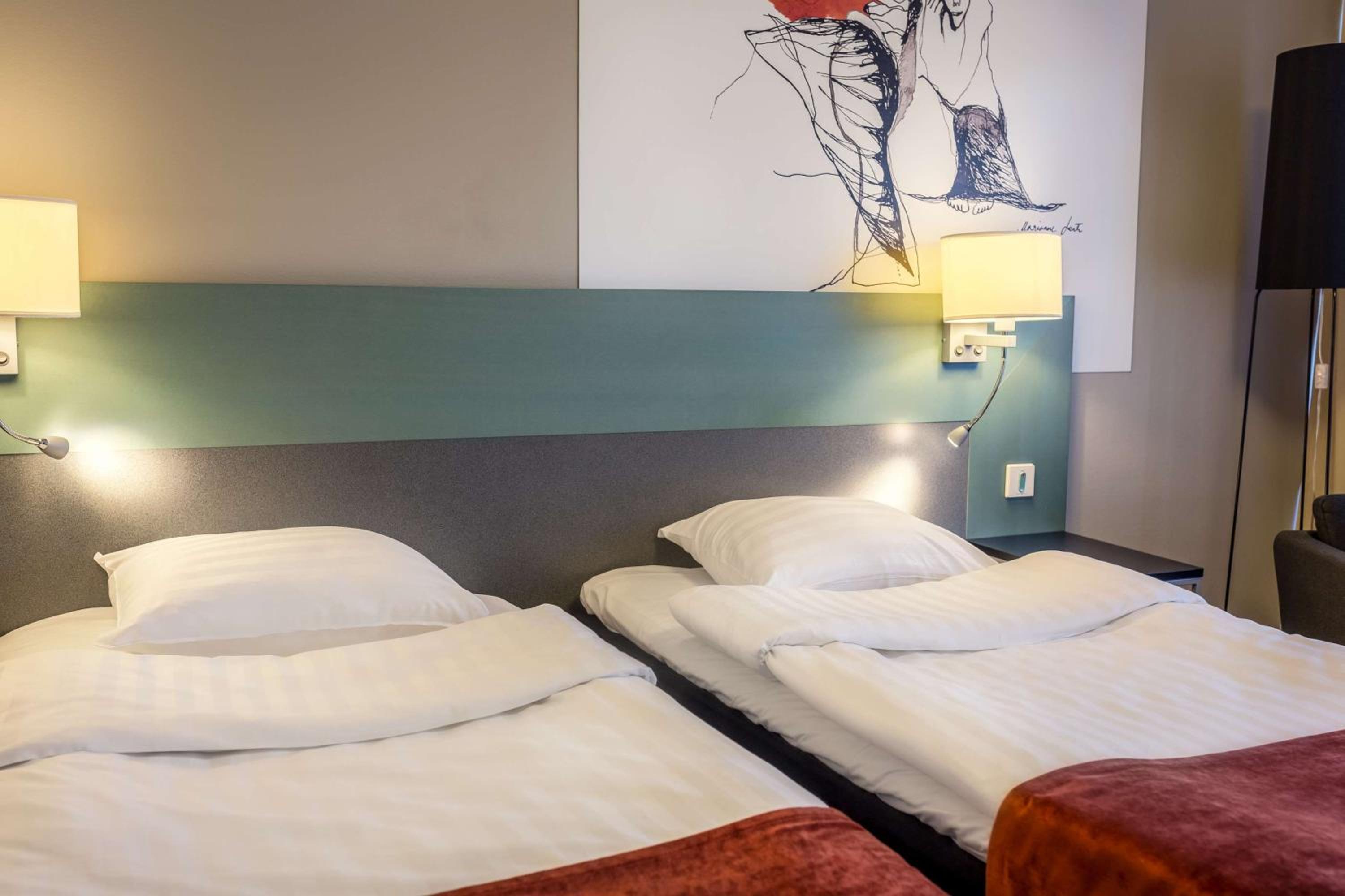 Standard Twin Room - Photo 1