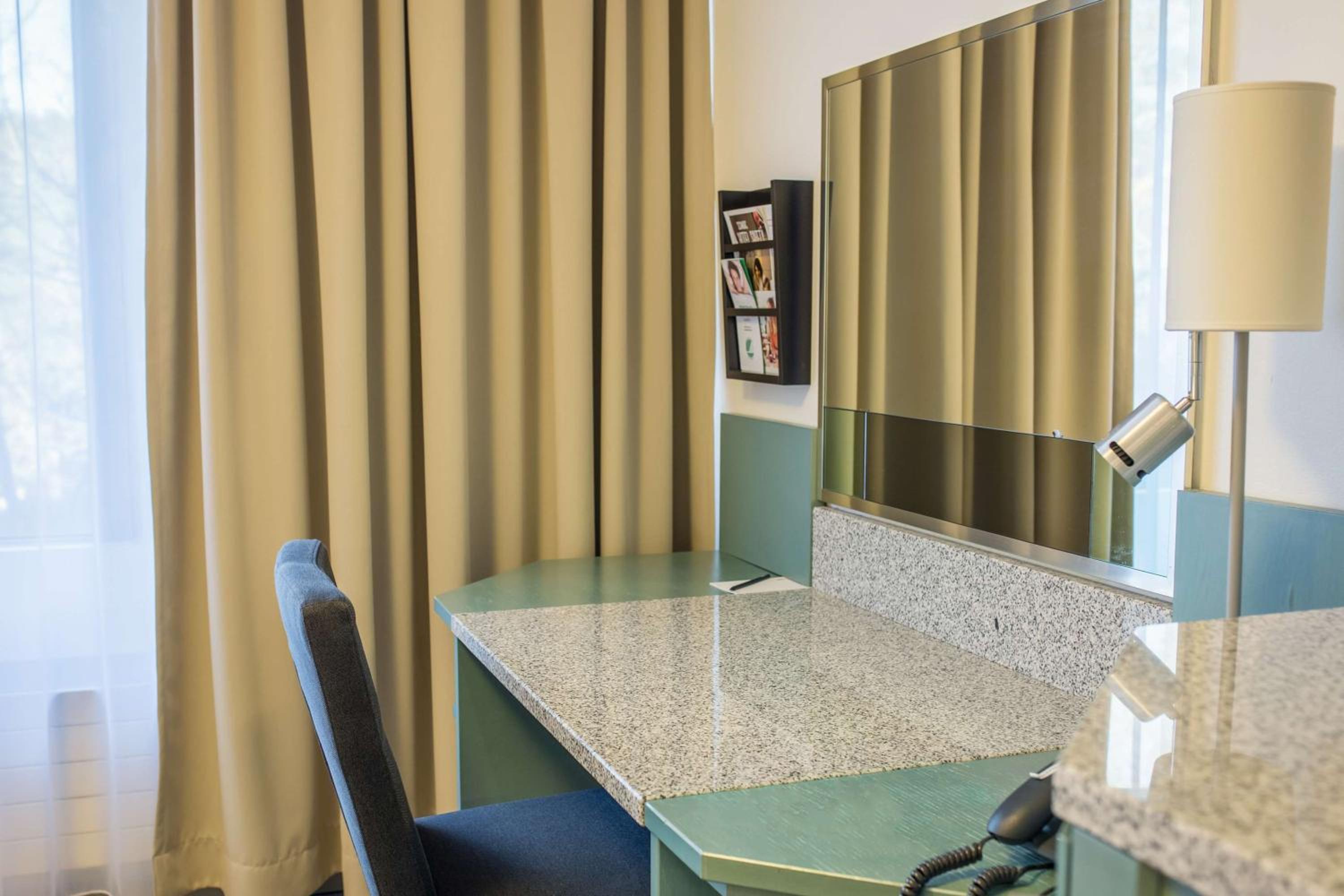 Standard Twin Room - Photo 6