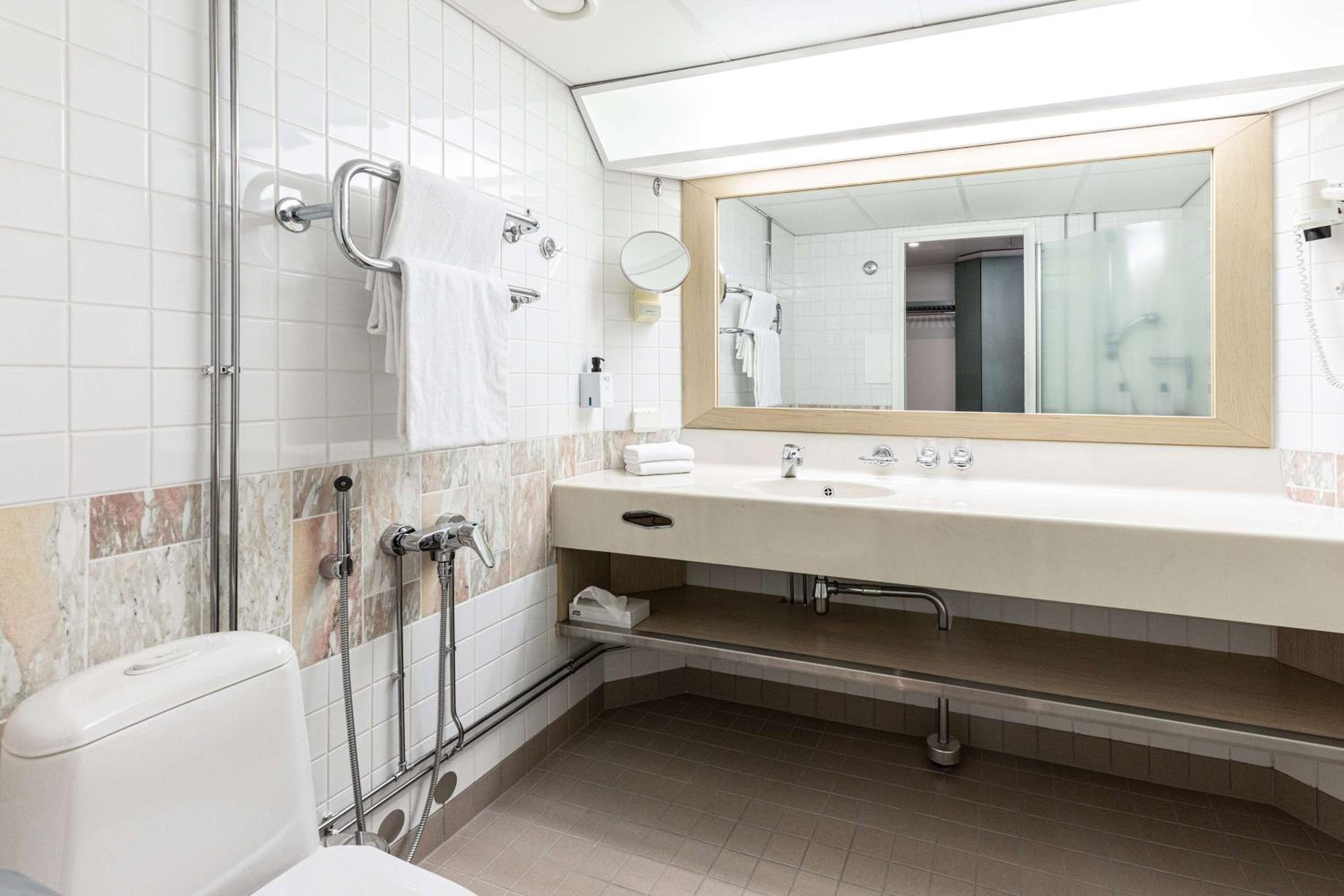 Standard Twin Room - Photo 3