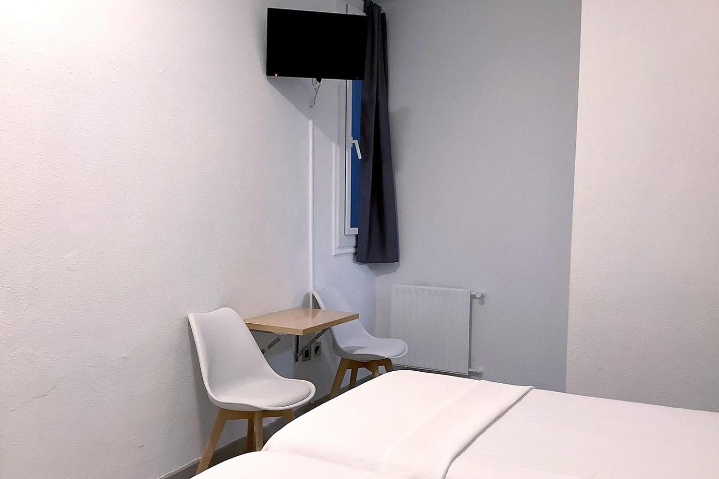 Interior twin room photo 3