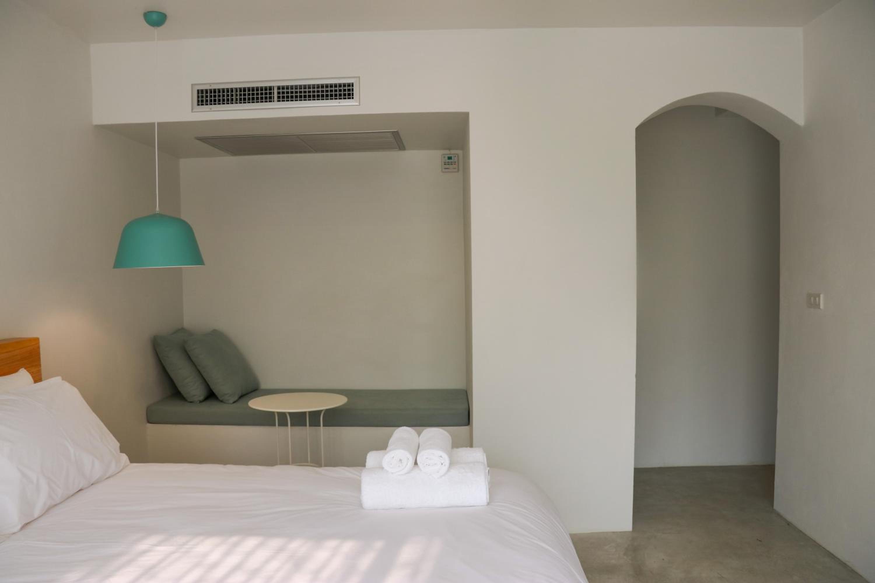 Standard King Room - Photo 4