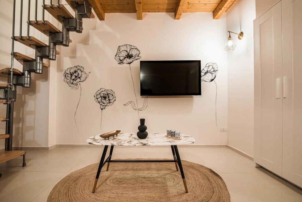 One-Bedroom Apartment - Photo 15