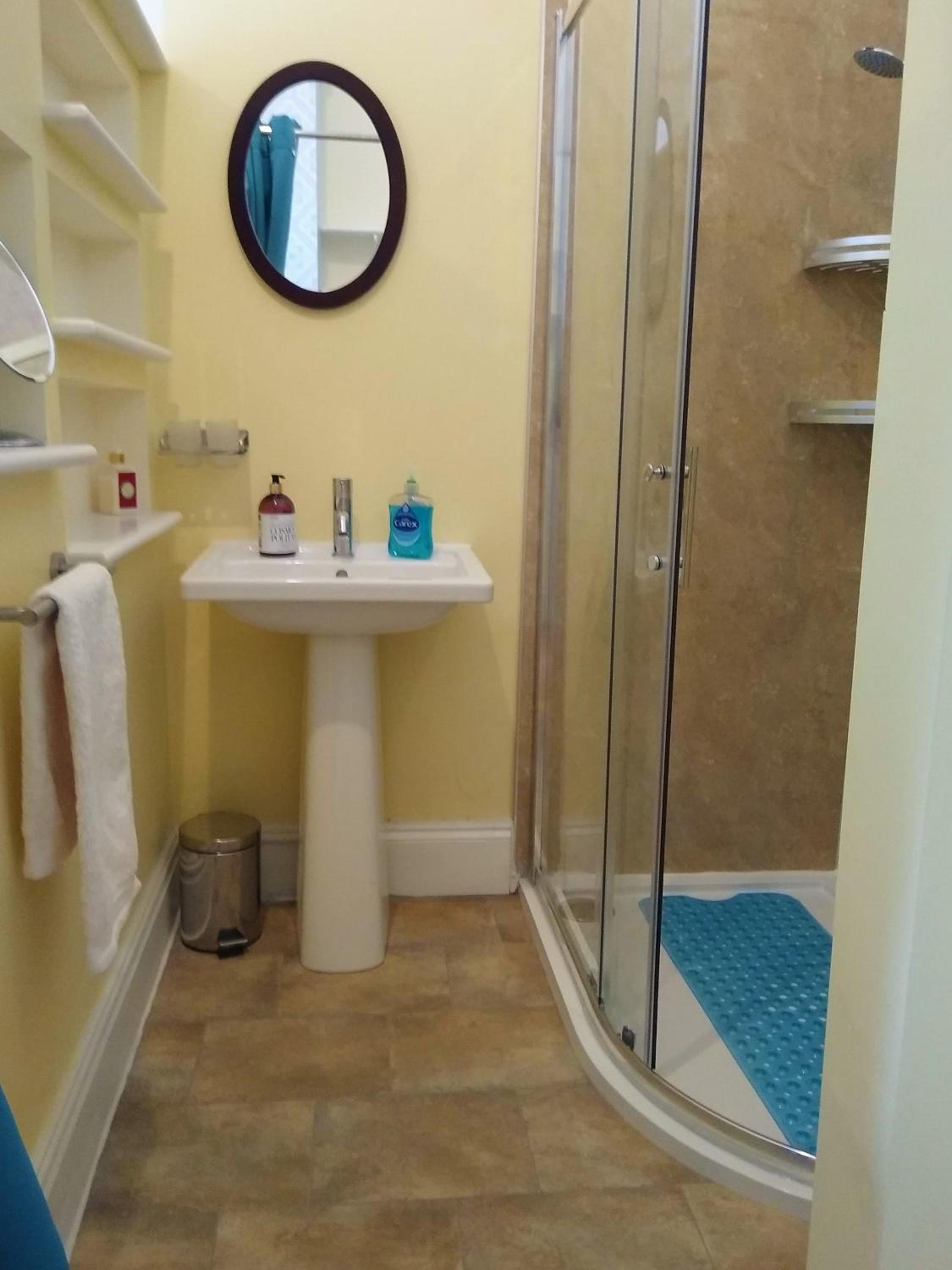 Twin Room with Bathroom photo 2