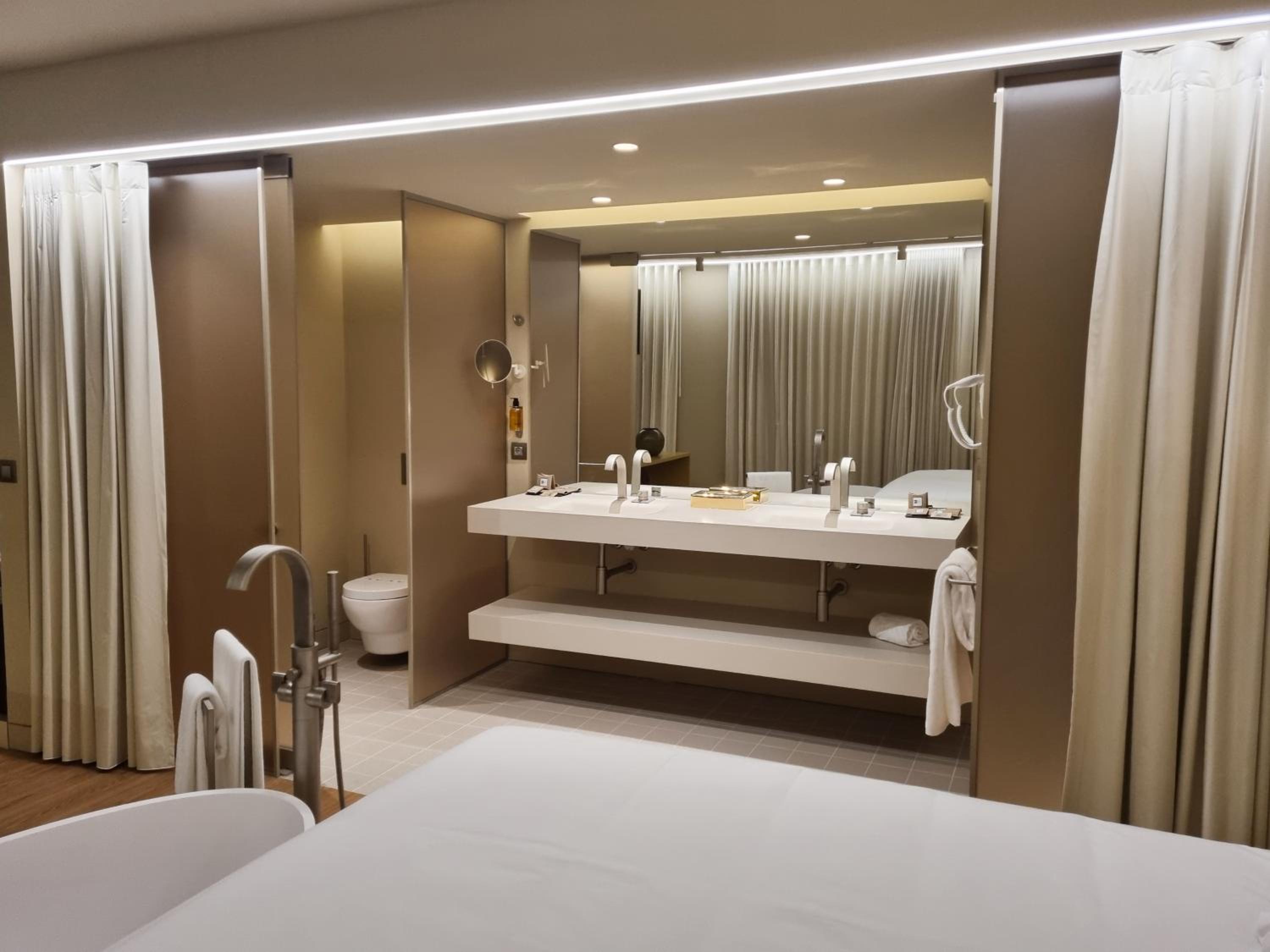 Suite - Photo 2