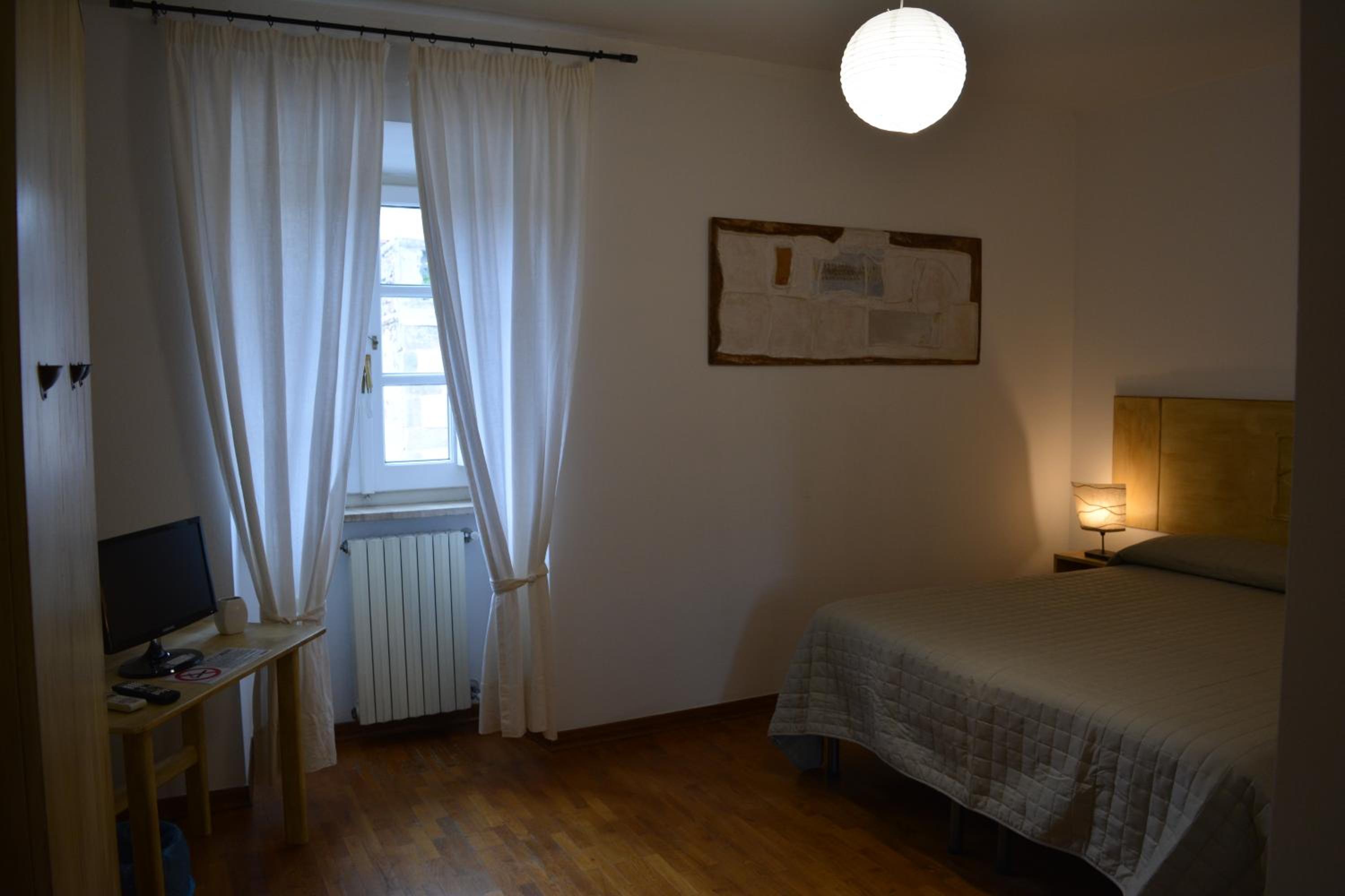 Double or Twin Room - Photo 2