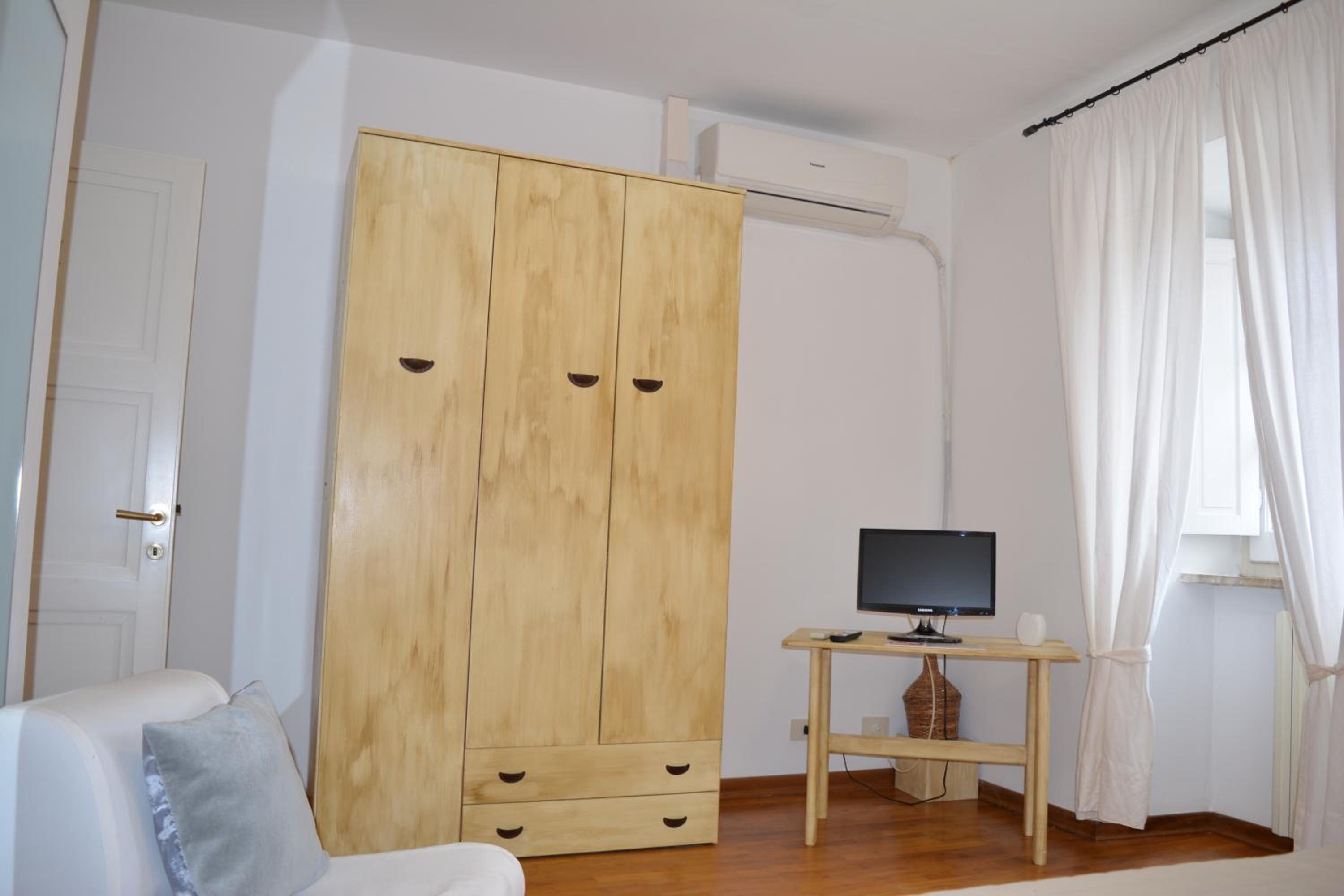 Double or Twin Room - Photo 5