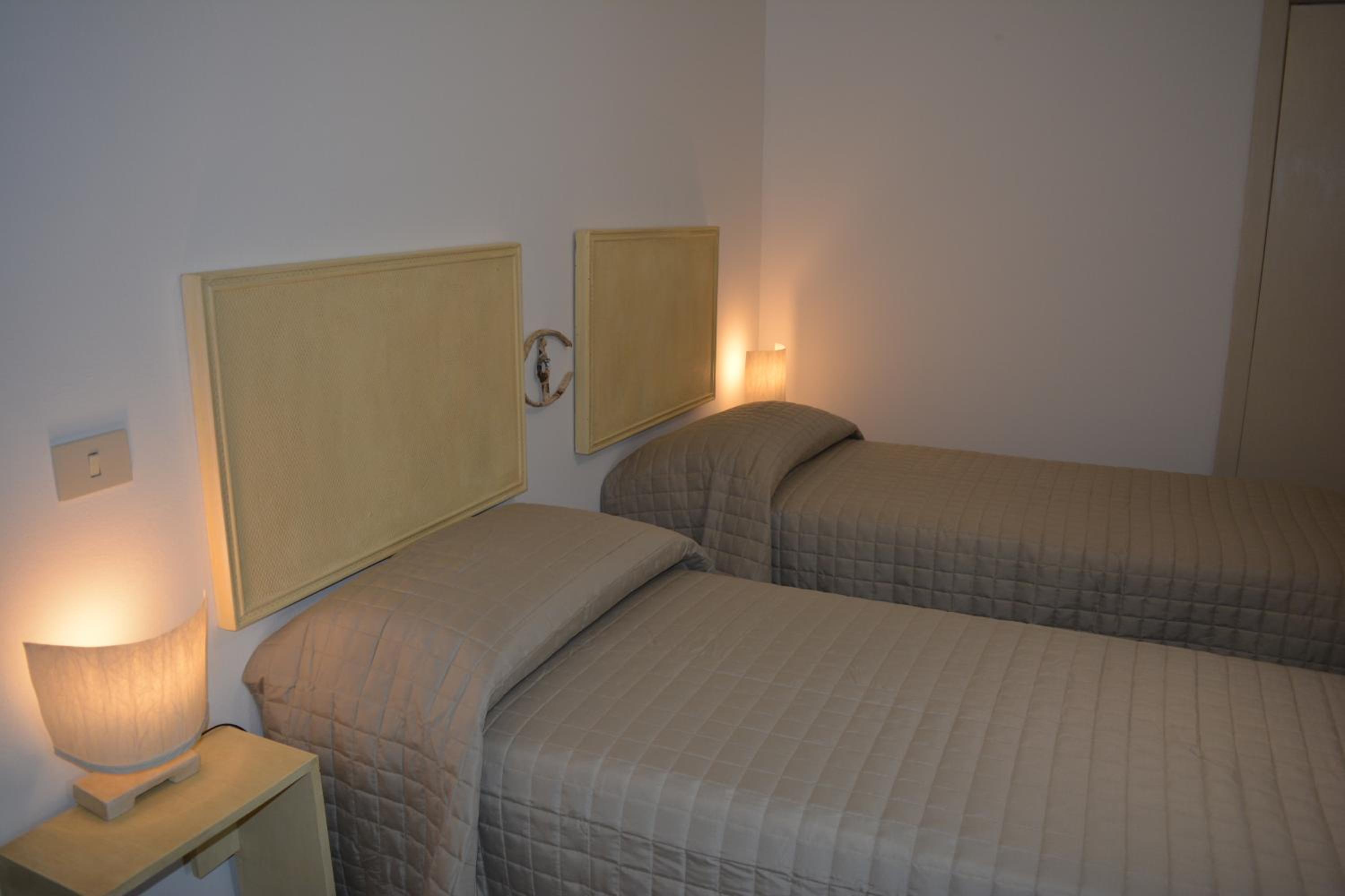 Double or Twin Room - Photo 8