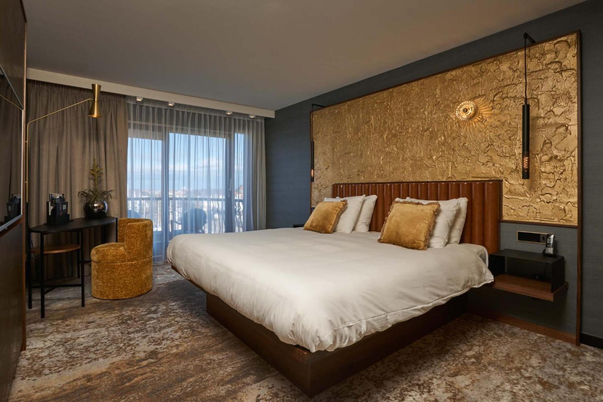 Dutch Design Double Room with Balcony - Photo 14