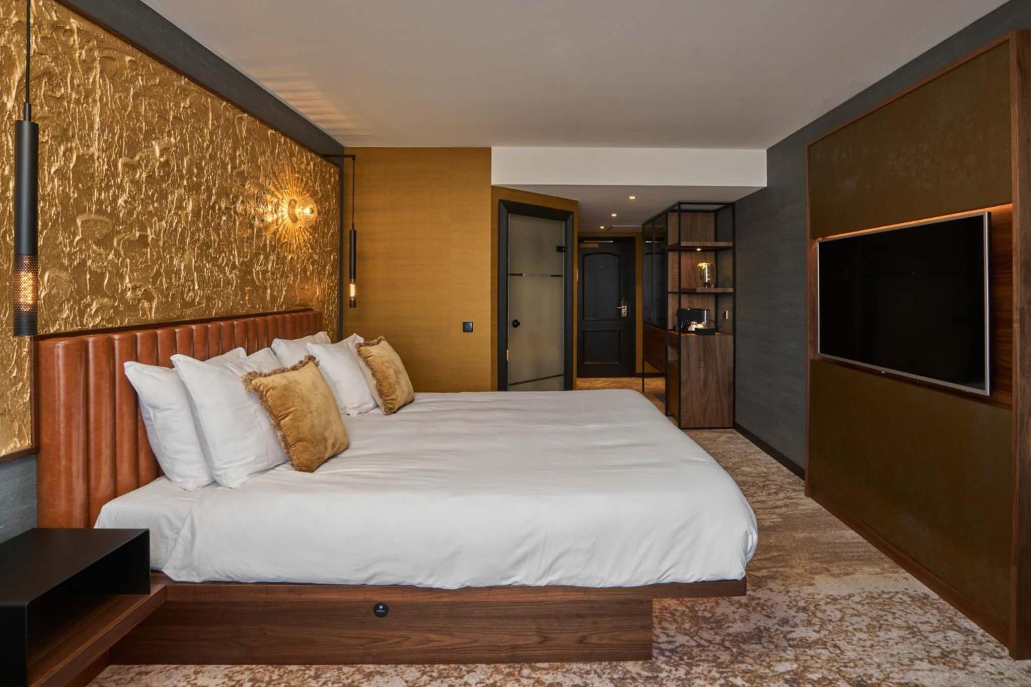 Dutch Design Double Room with Balcony - Photo 1