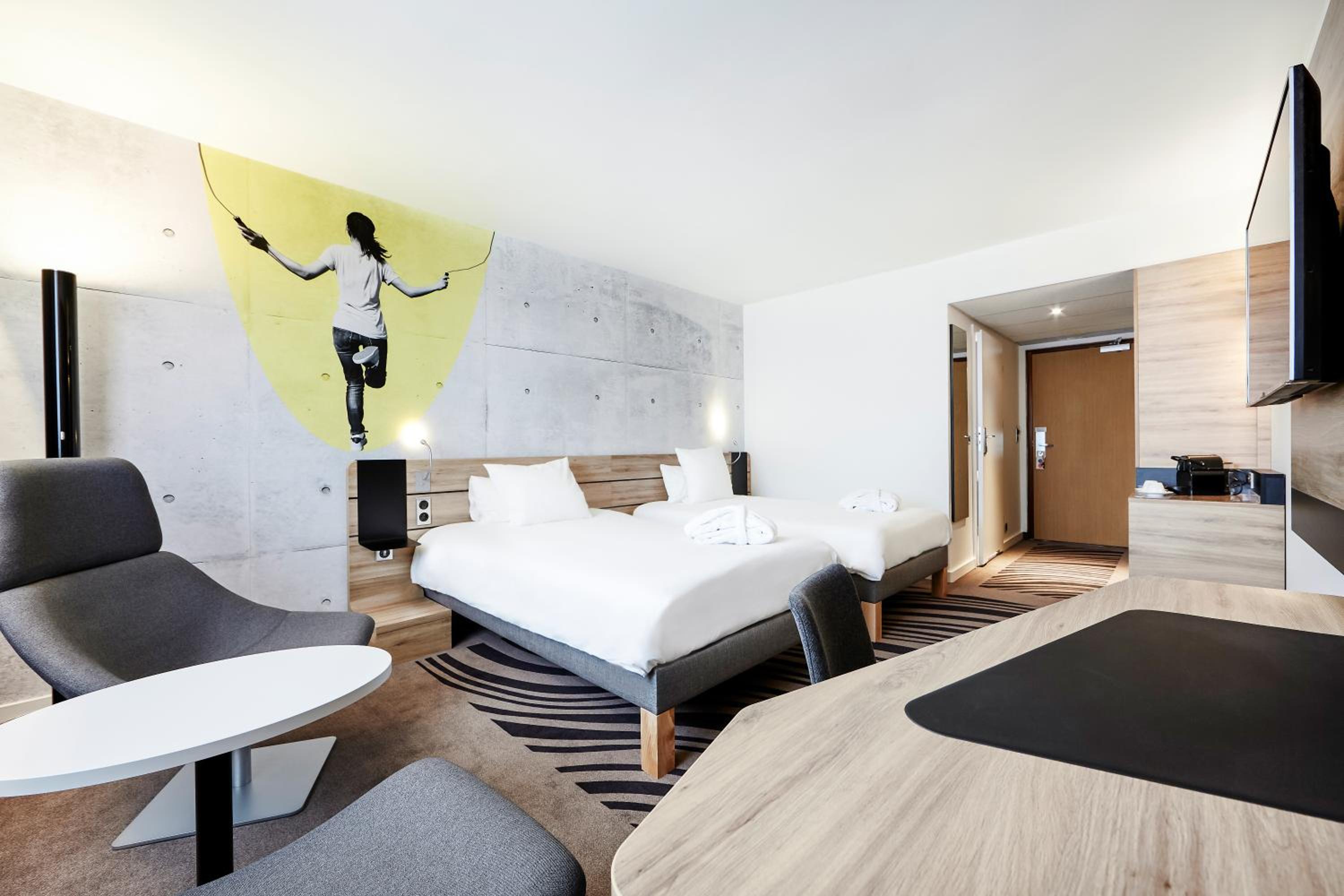 Executive Room with Two Big Beds - Photo 9