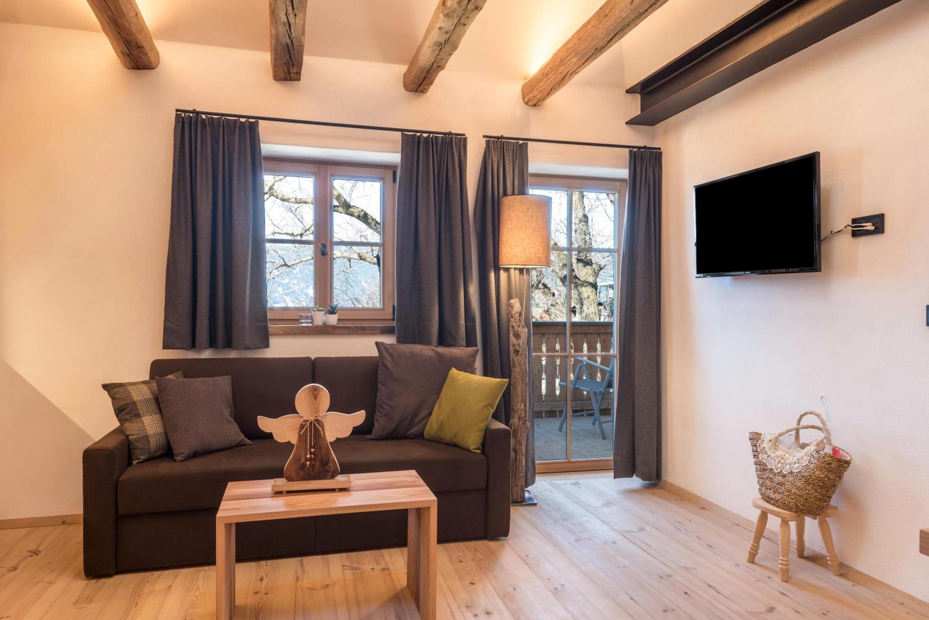 Two-Bedroom Deluxe Apartment with Garden View photo 1