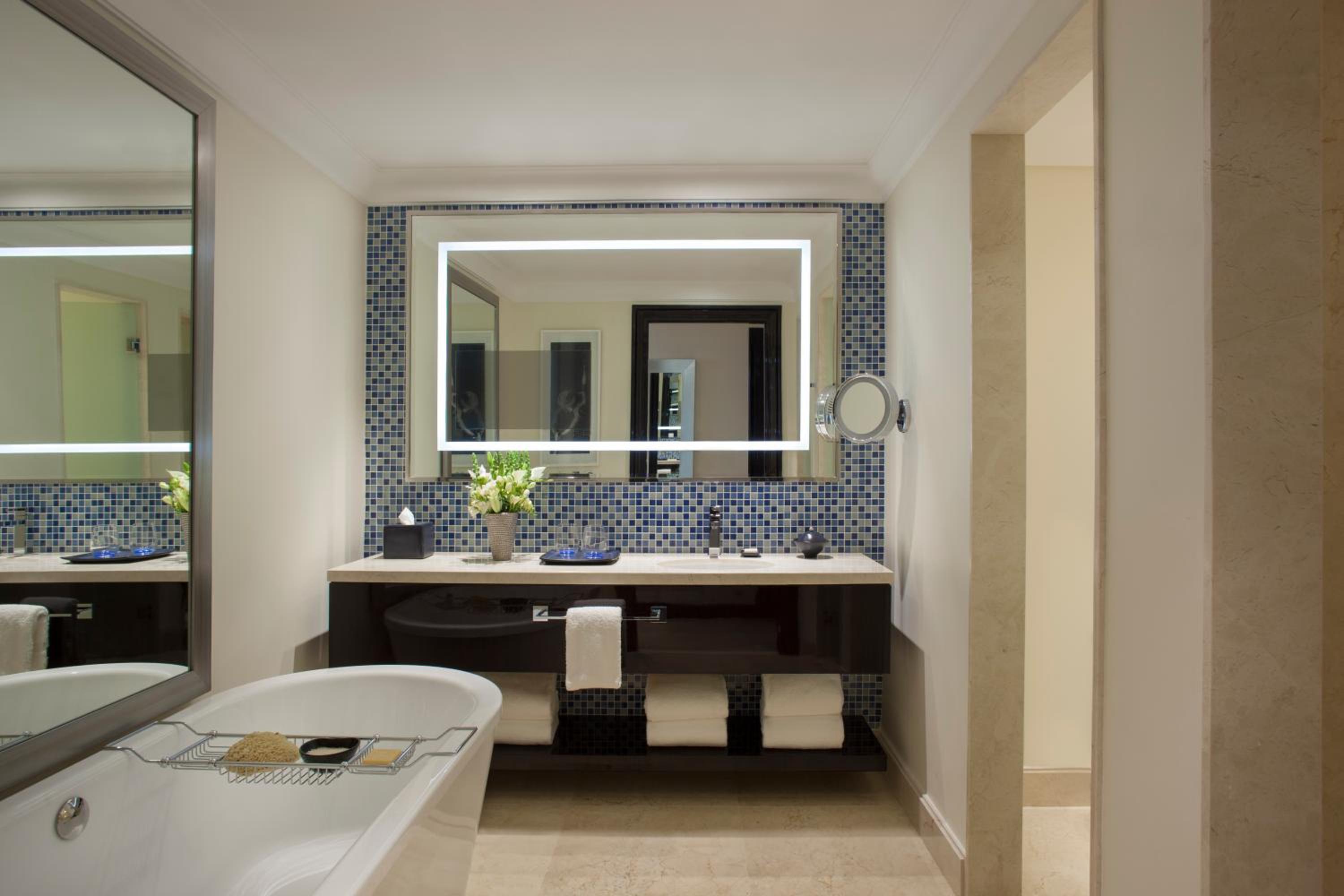Twin Room with Mansion View photo 3