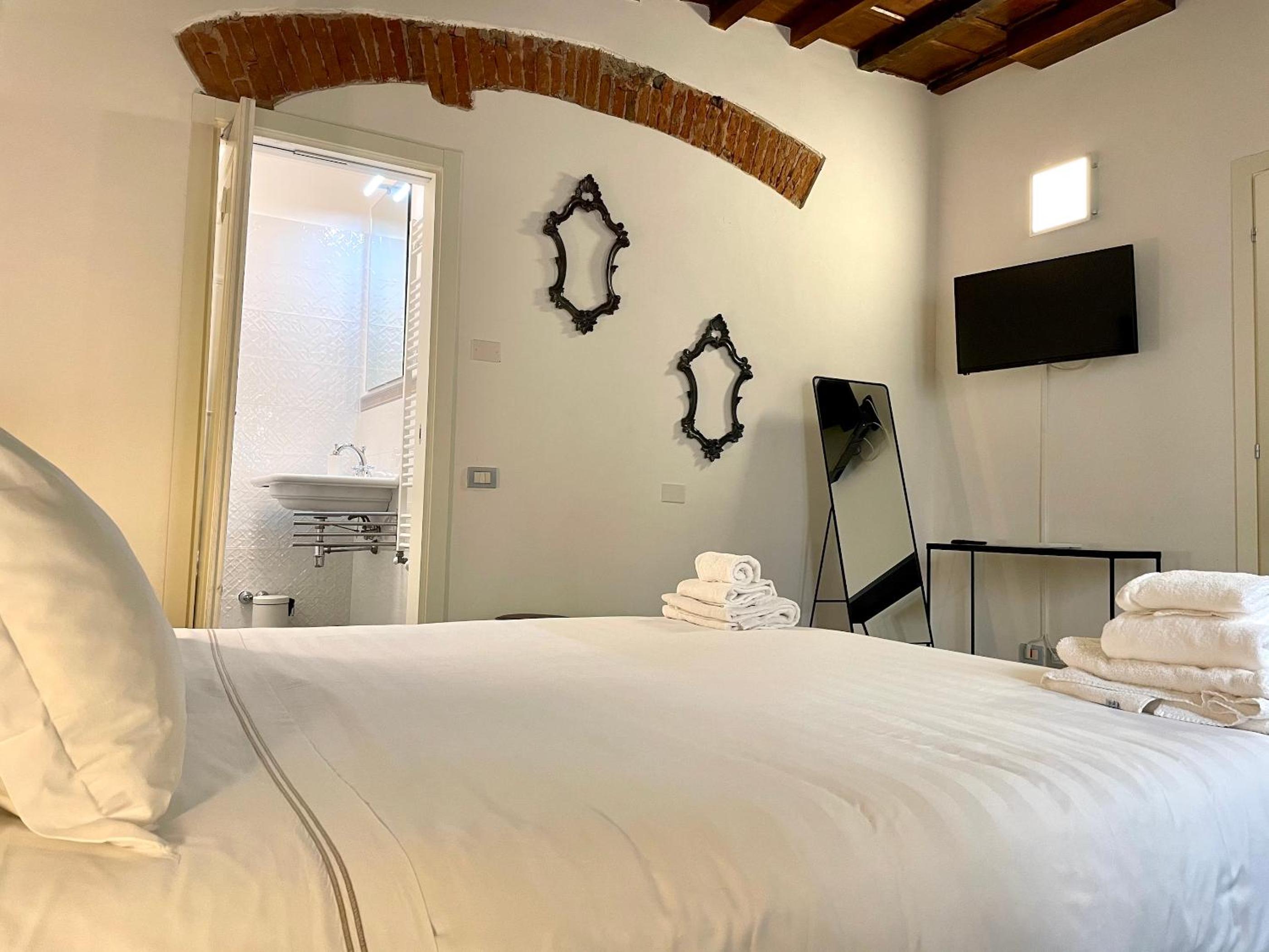 Superior Deluxe Double or Twin Room  photo 1