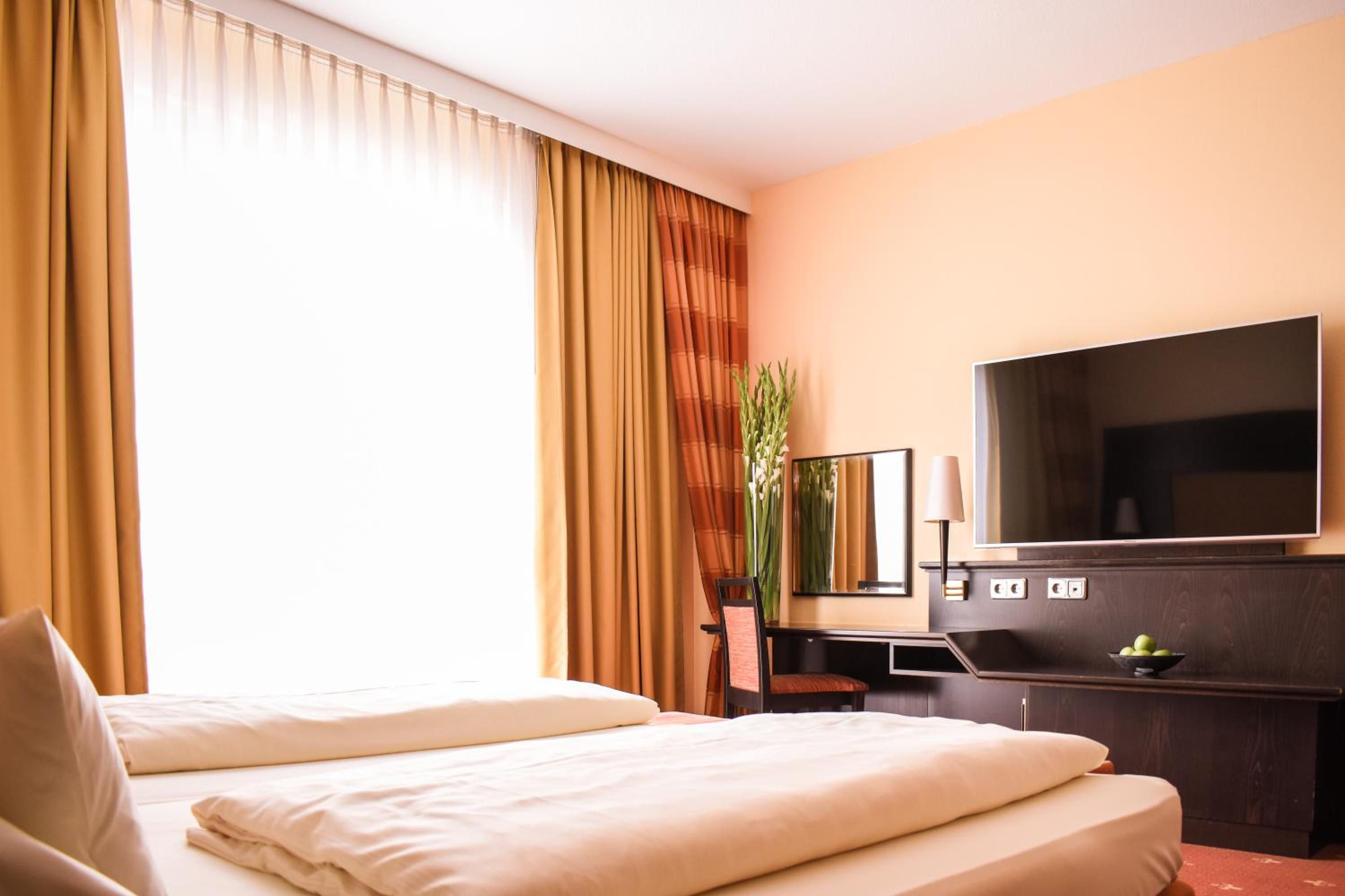 One-Bedroom Suite - Photo 1
