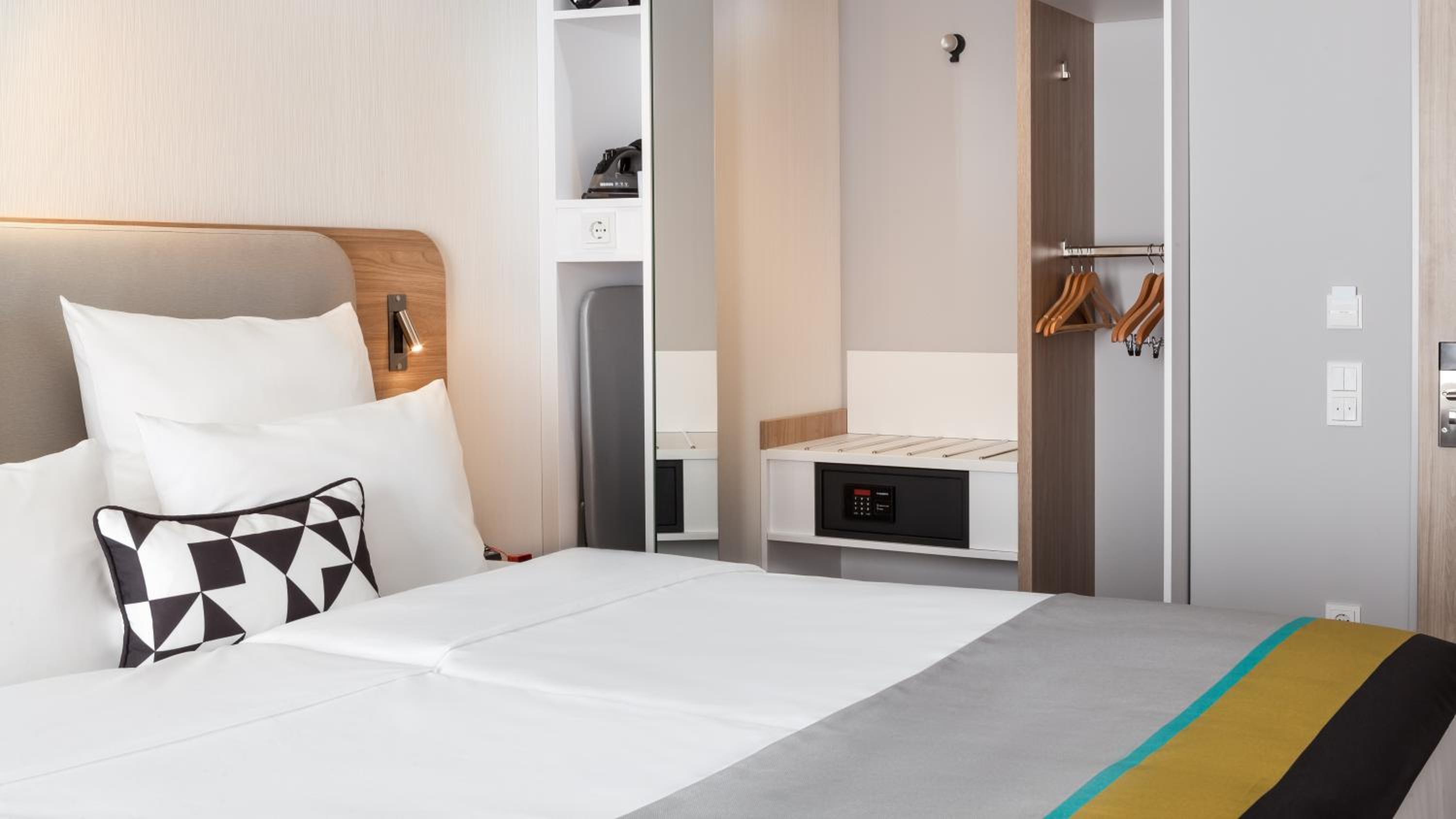 Standard Queen Room - Accessible - Photo 3
