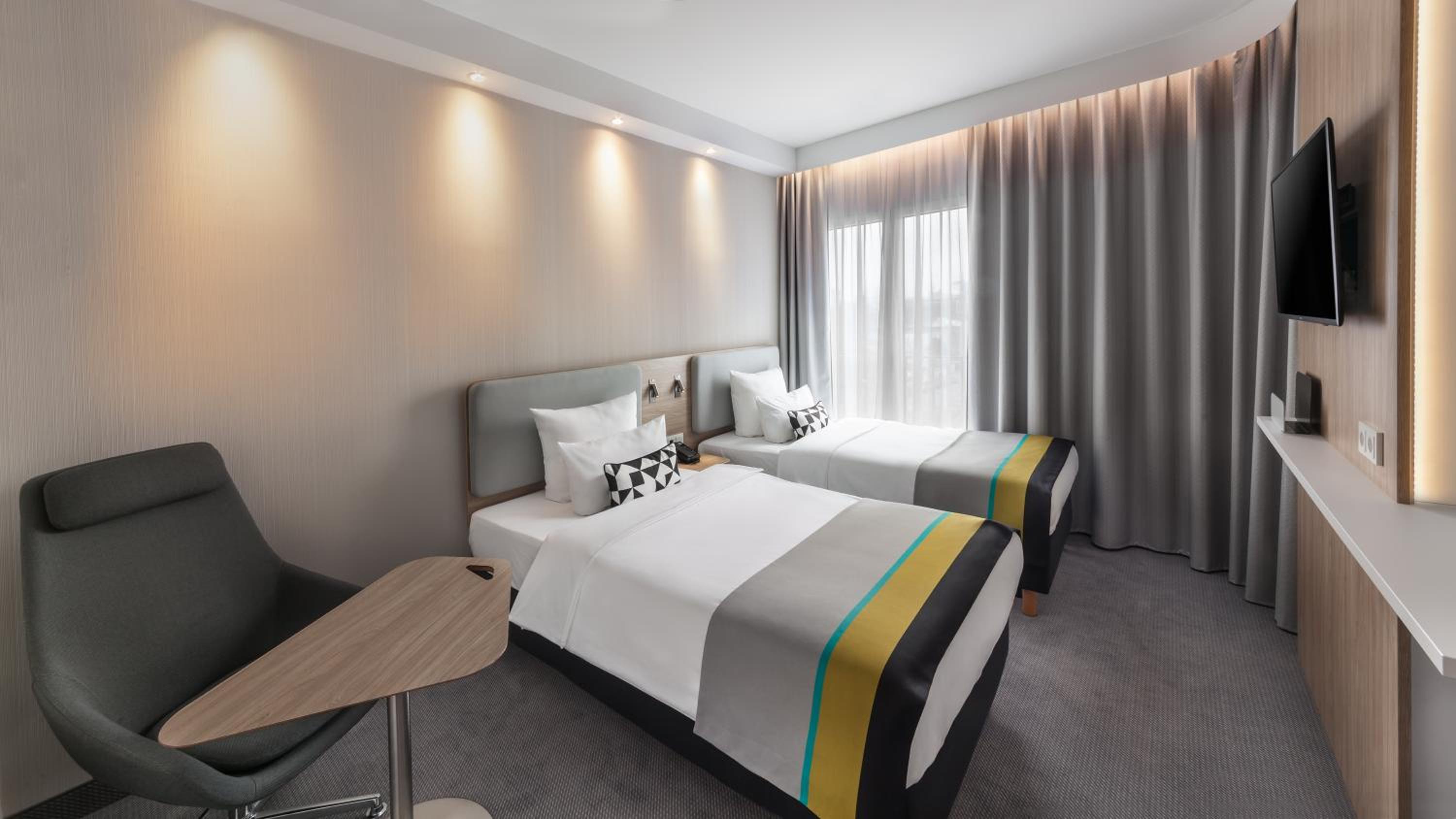 Standard Room with Two Single Beds - Photo 1