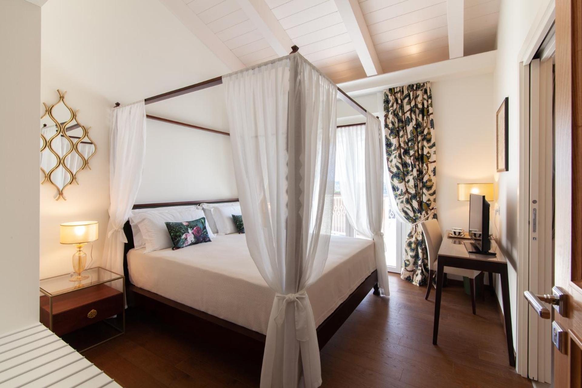 Double Room with Terrace - Photo 9