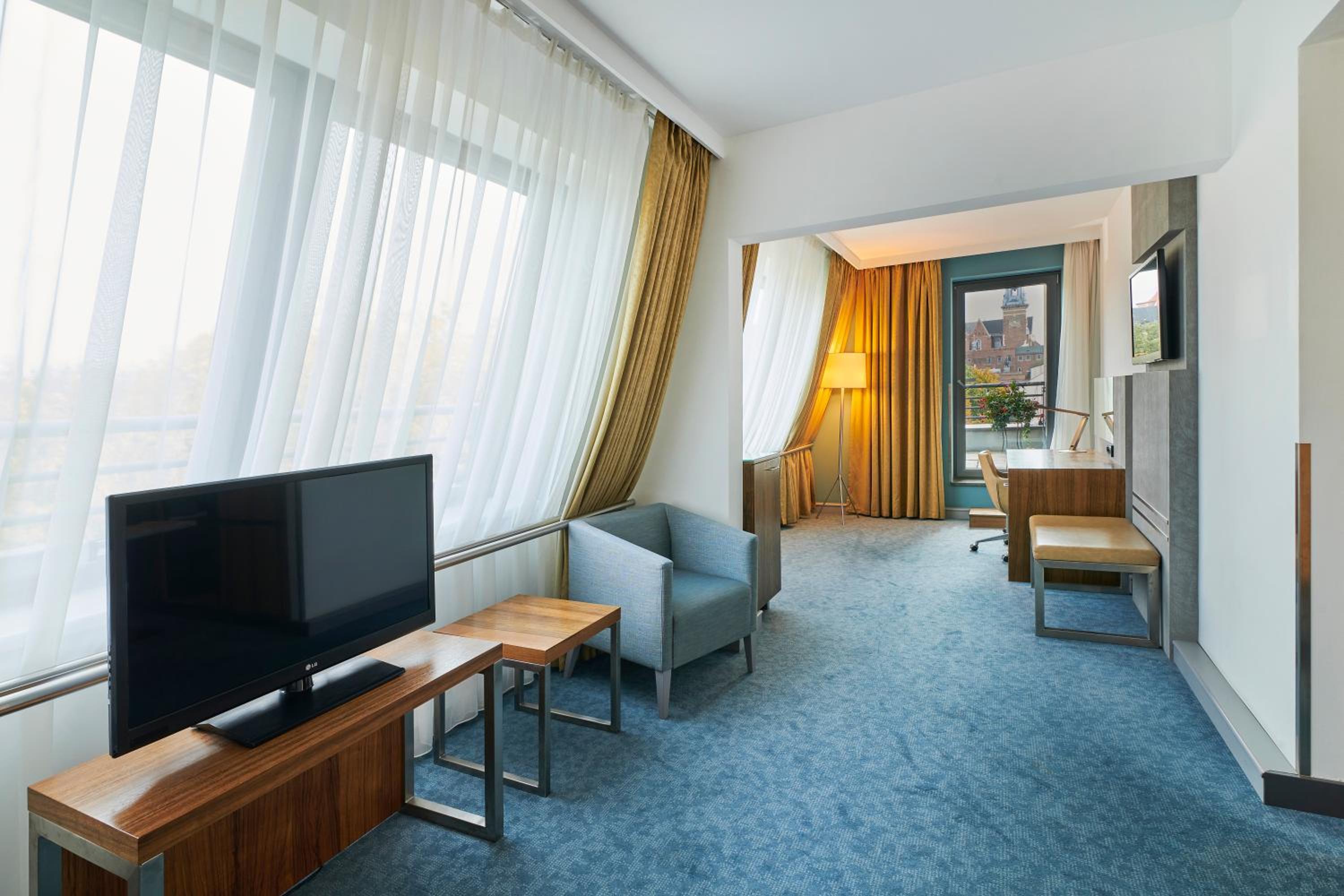 Premium Room with Old Town View - Photo 2
