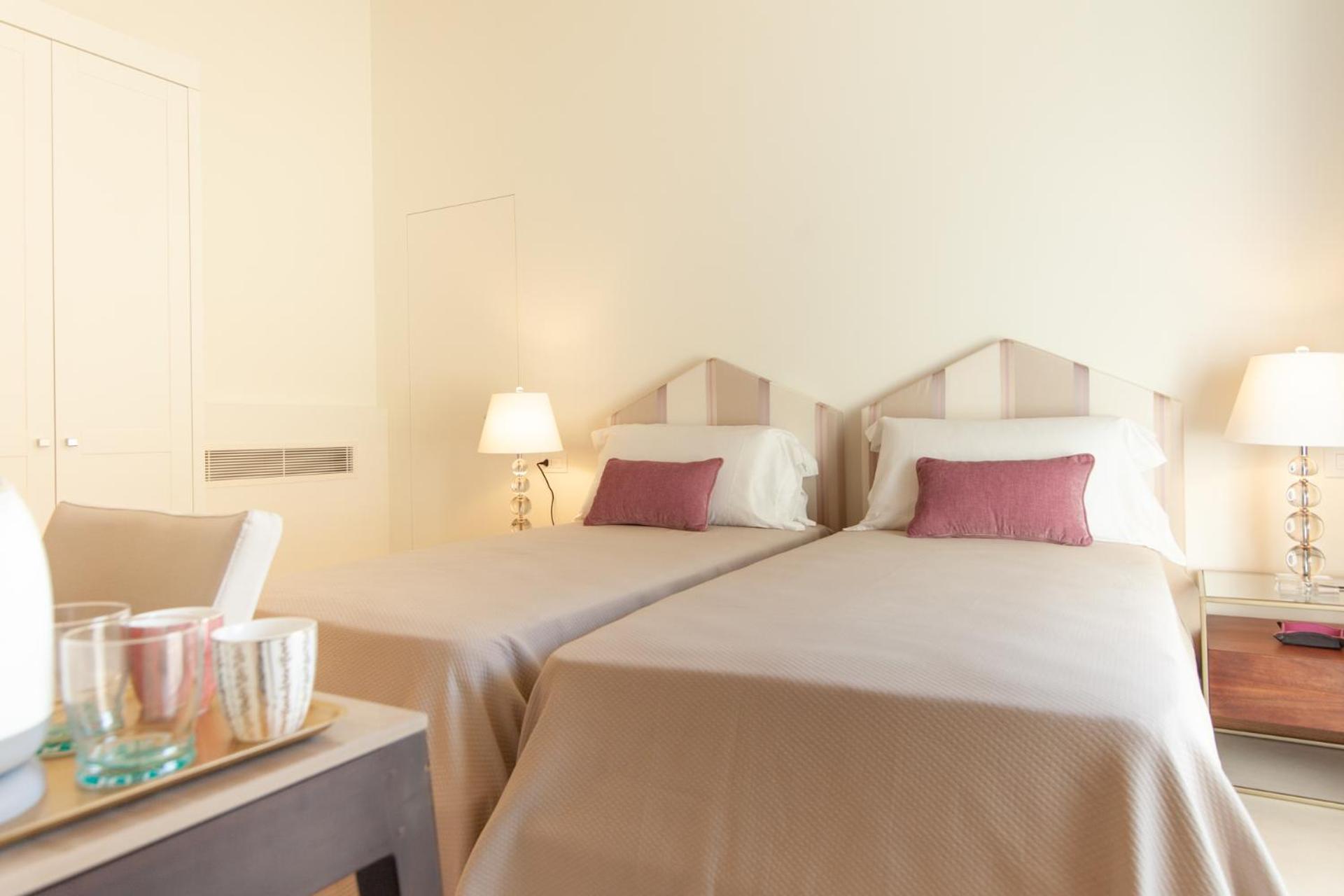 Standard Double Room - Photo 2