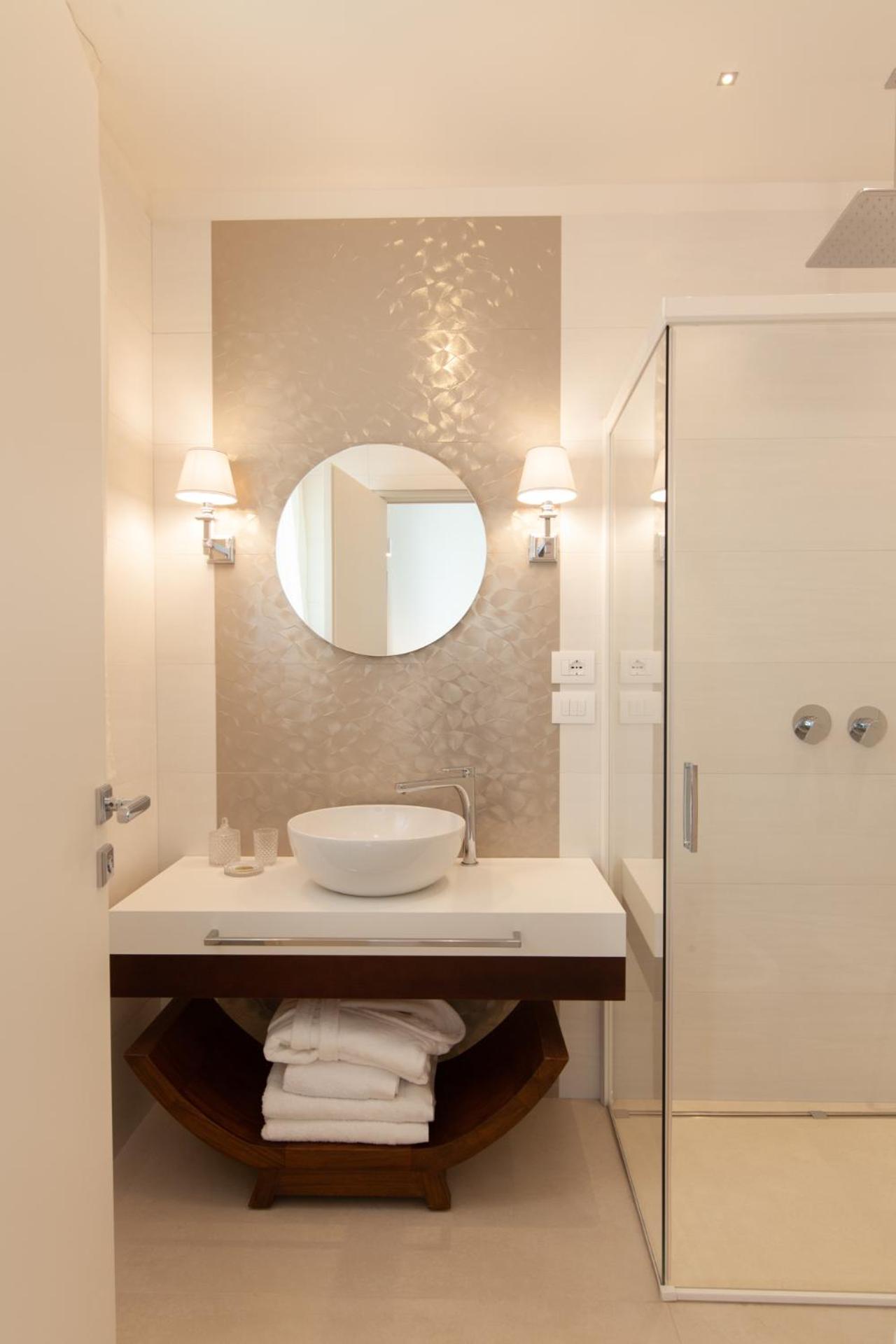 Standard Double Room - Photo 6