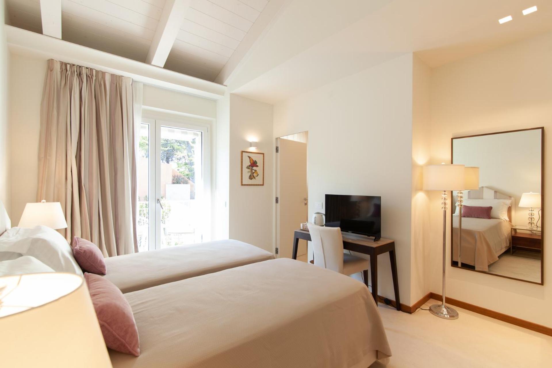 Standard Double Room - Photo 8