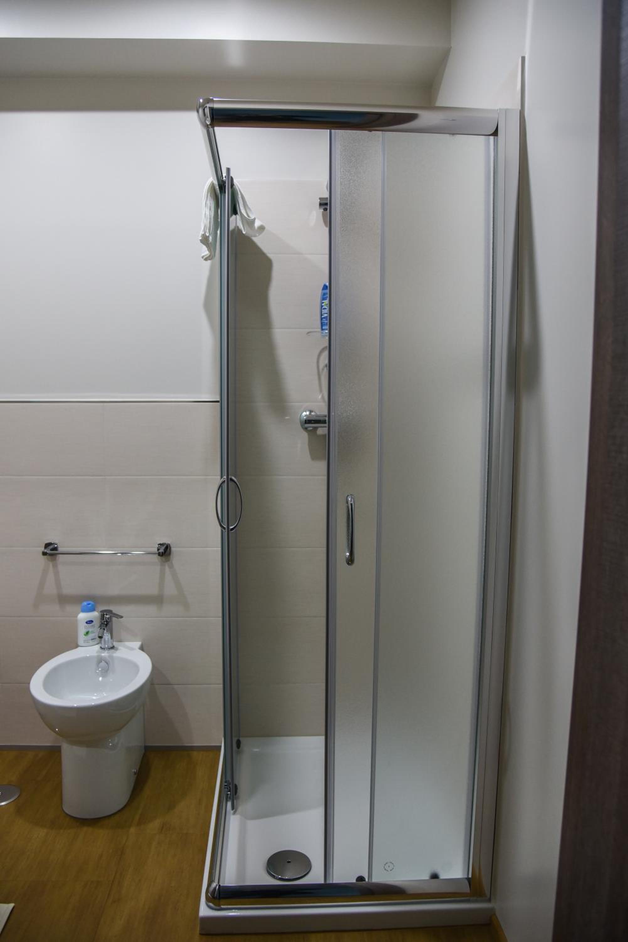 Single Room with Bathroom photo 3