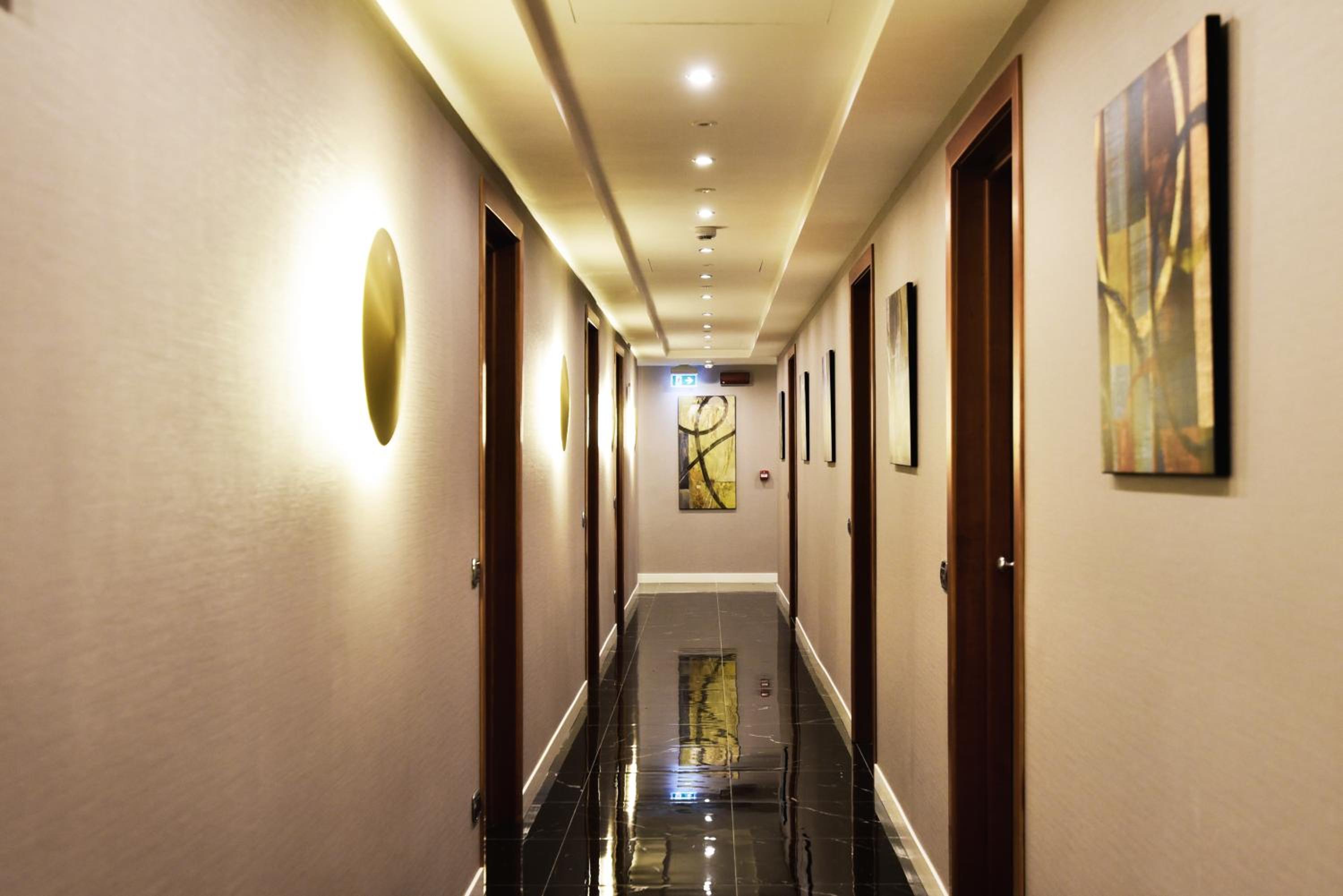 Superior Quadruple Room thumbnail 6