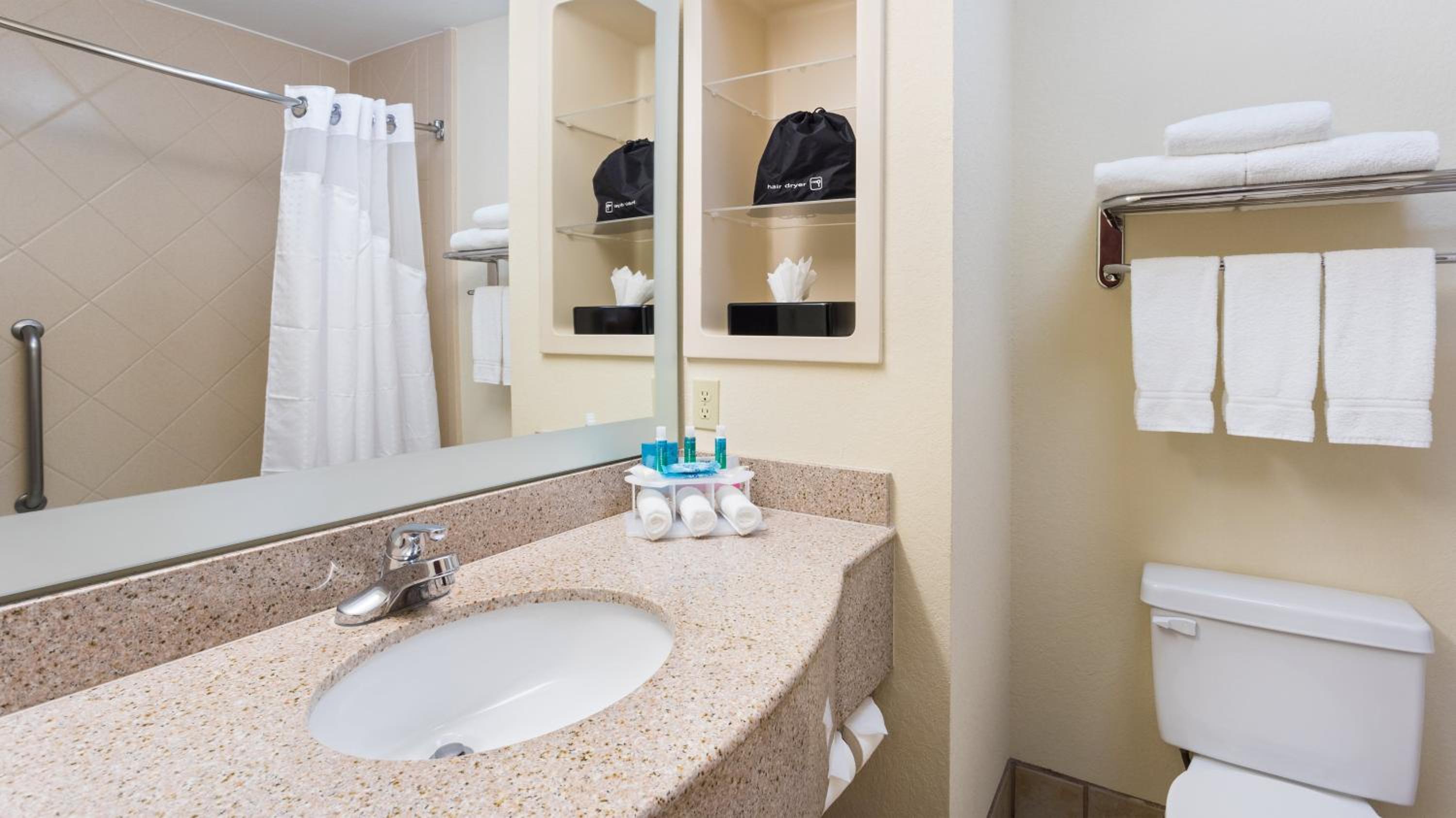 Standard King Room - Photo 5