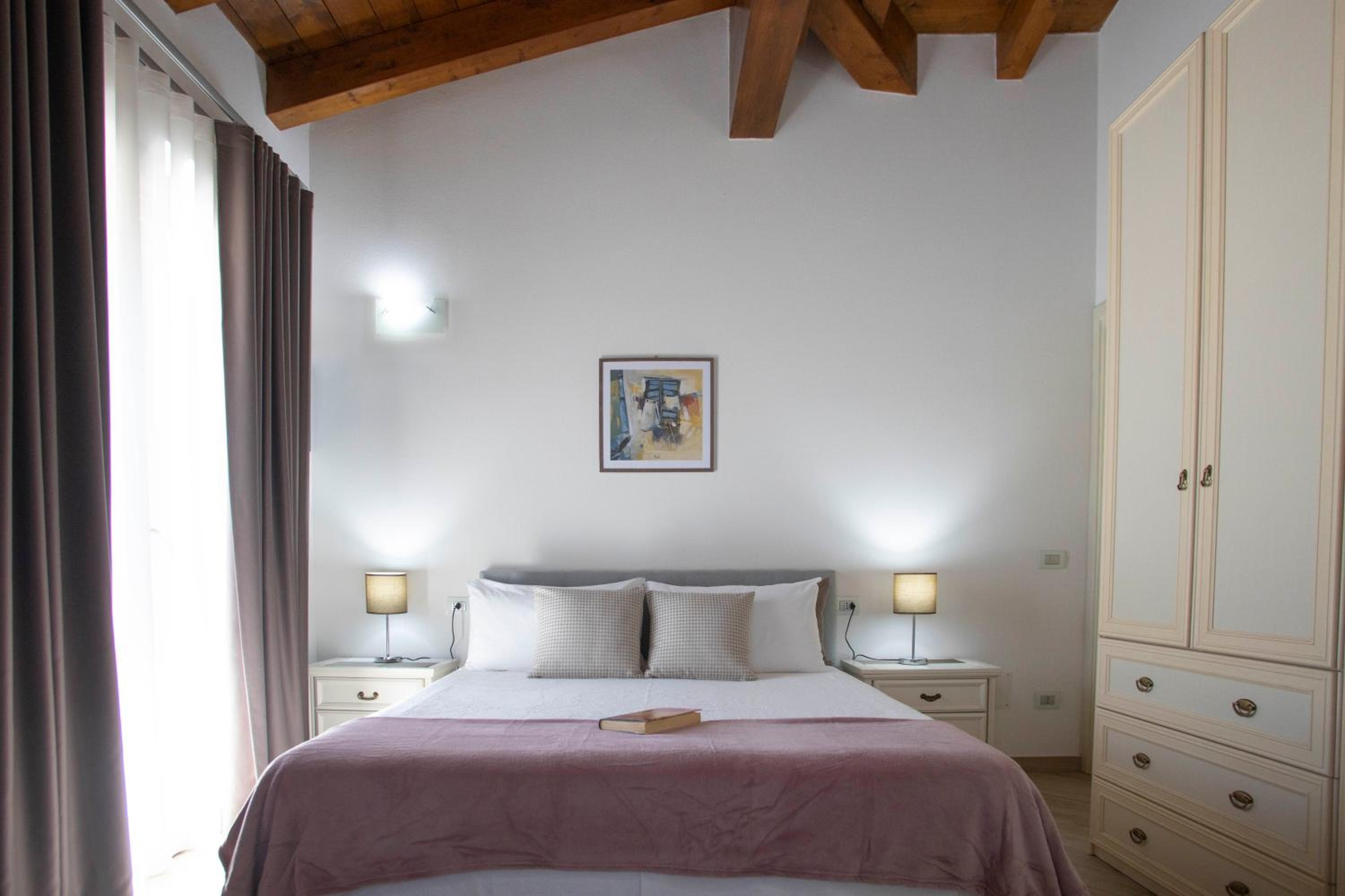 Deluxe Double Room with Balcony - Photo 3