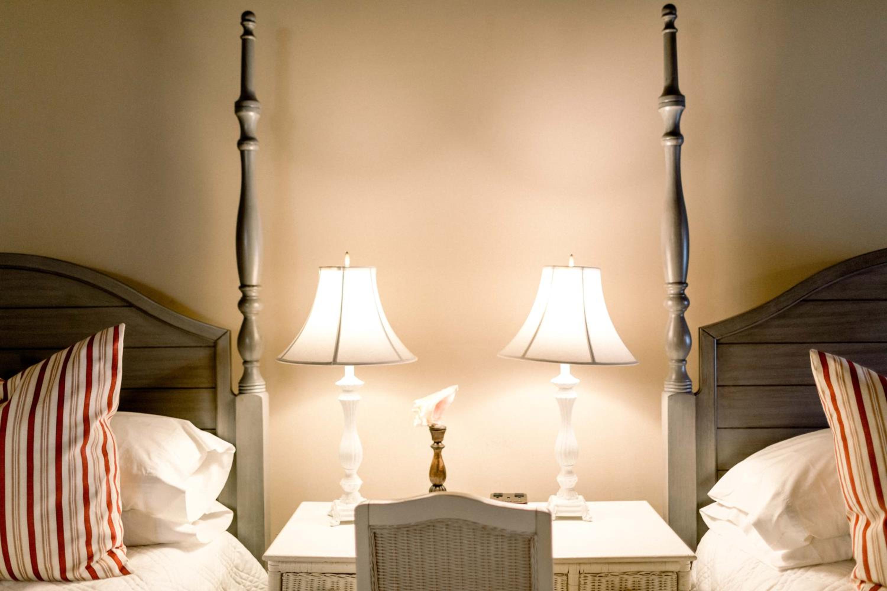 Queen Room with Two Queen Beds - Photo 2