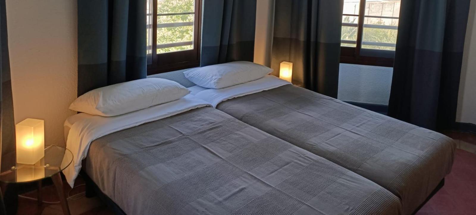 Twin Room with Private Bathroom - Photo 1