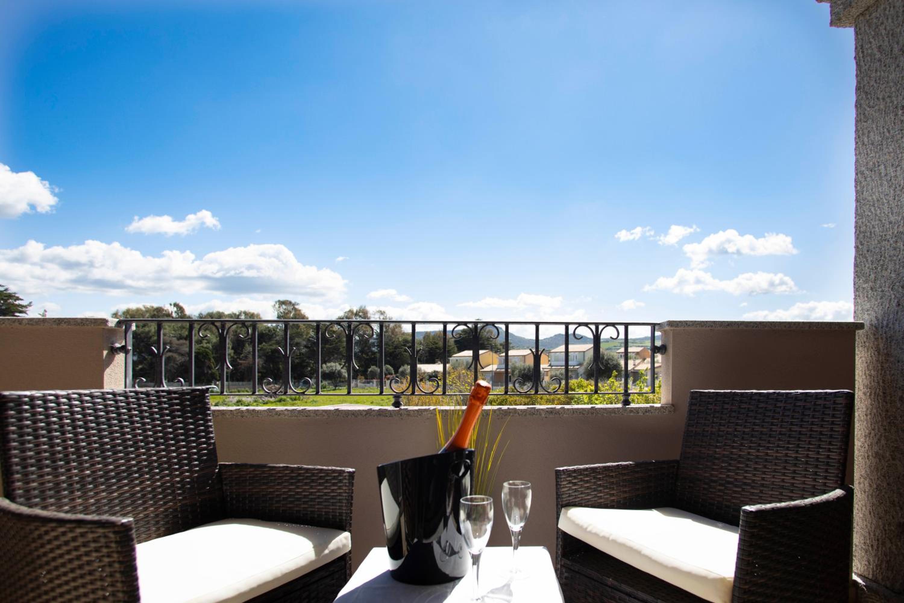 Suite with Terrace - Photo 8